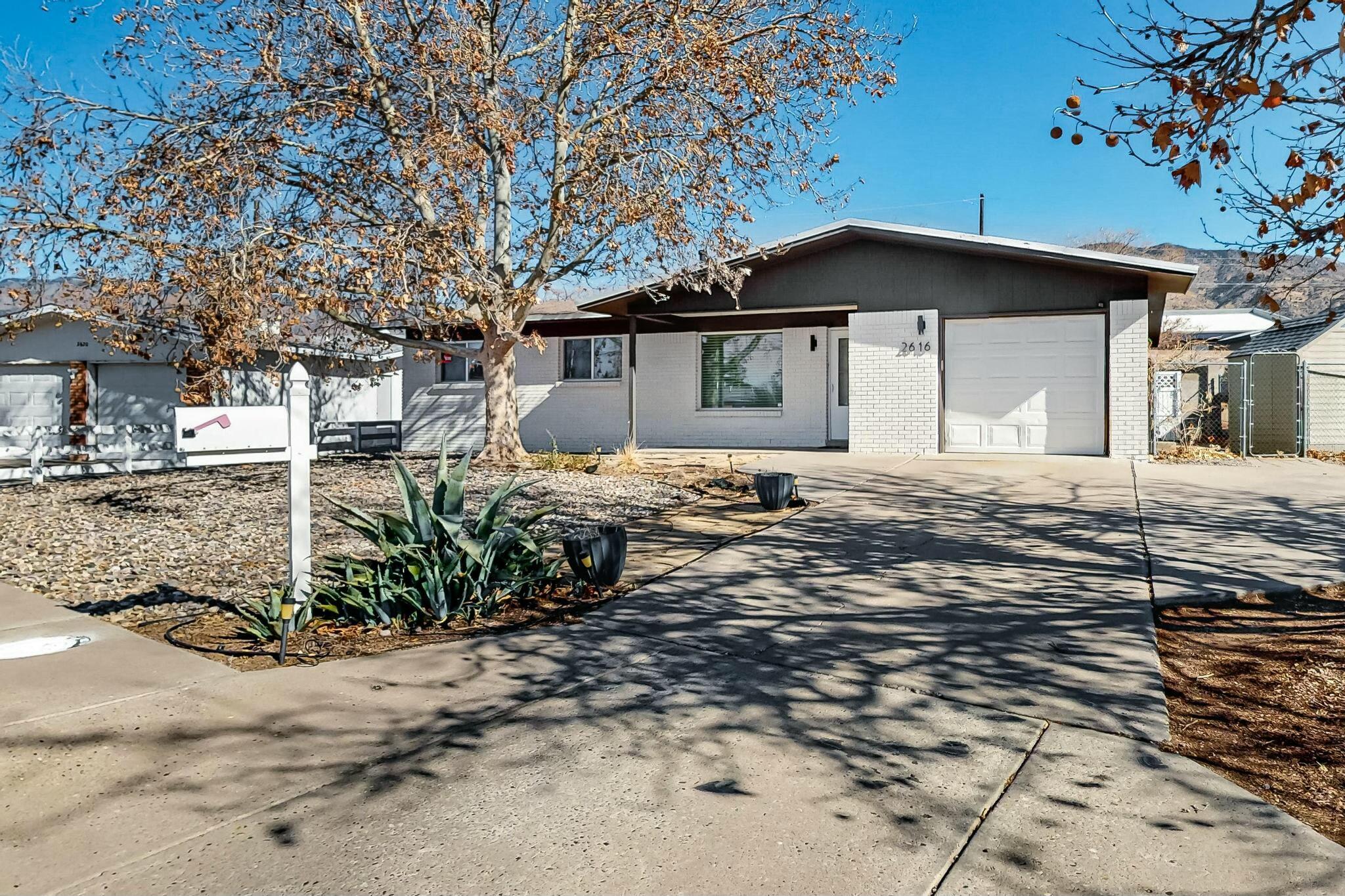 2616 HIAWATHA Drive NE