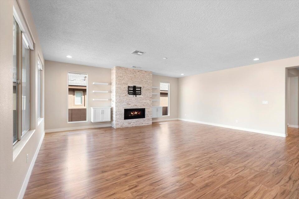 2789 N Kings Canyon Loop NE Lane NE
