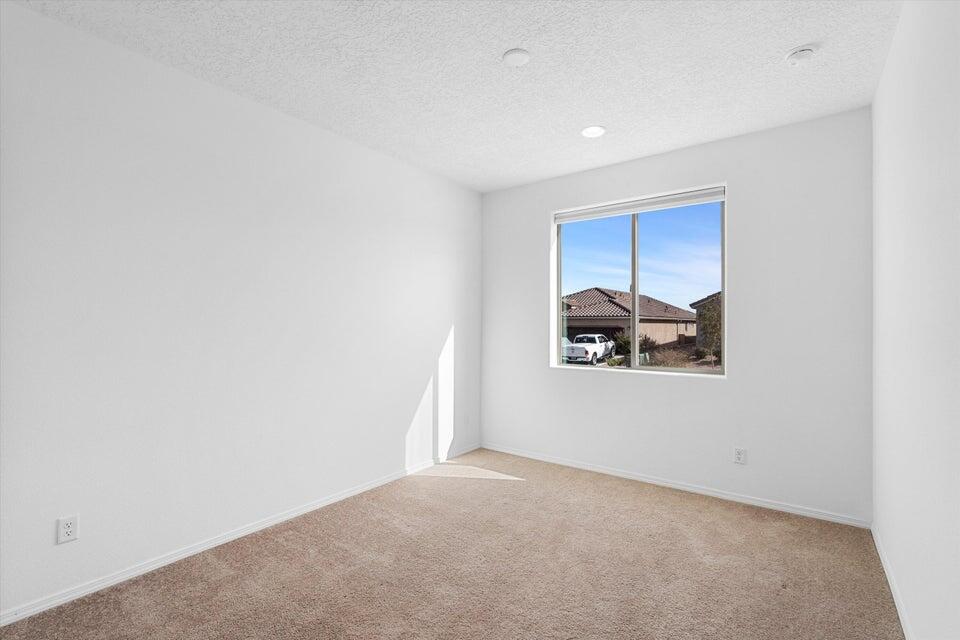 2789 N Kings Canyon Loop NE Lane NE