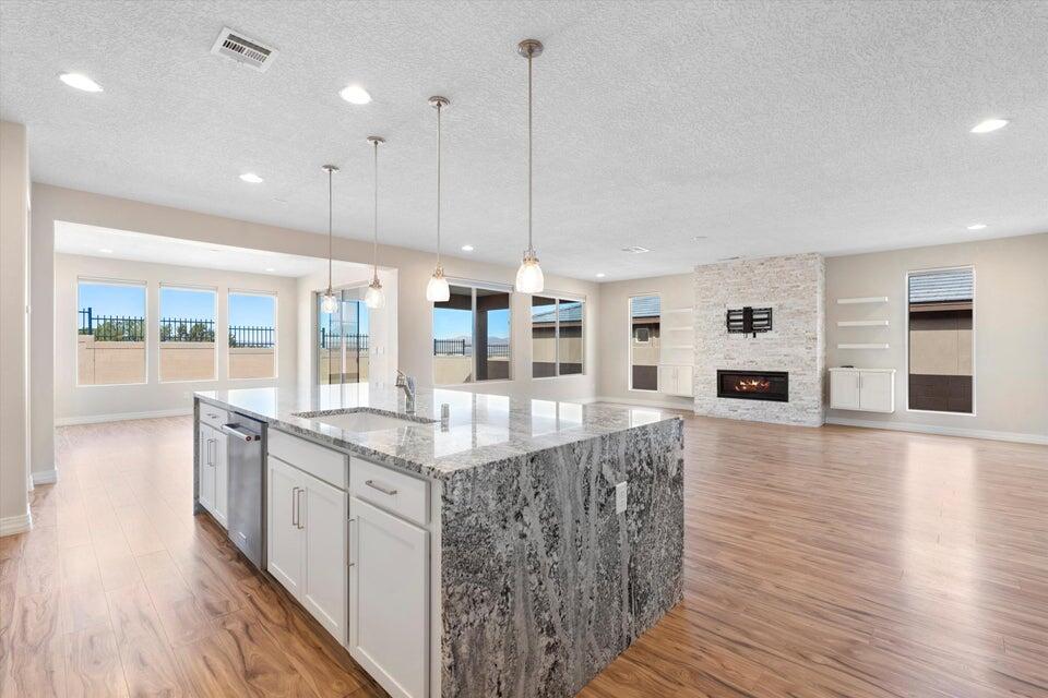2789 N Kings Canyon Loop NE Lane NE