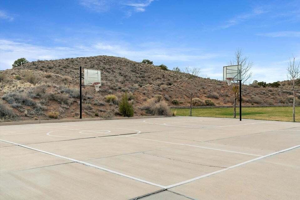 2789 N Kings Canyon Loop NE Lane NE