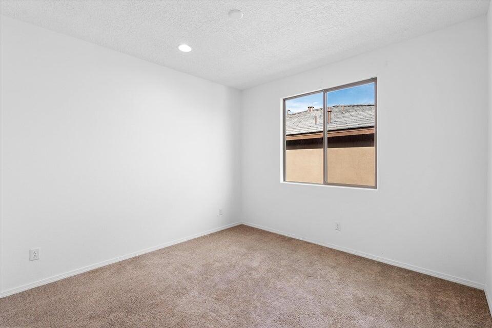 2789 N Kings Canyon Loop NE Lane NE