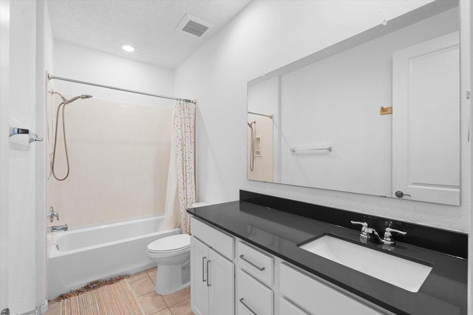 2789 N Kings Canyon Loop NE Lane NE