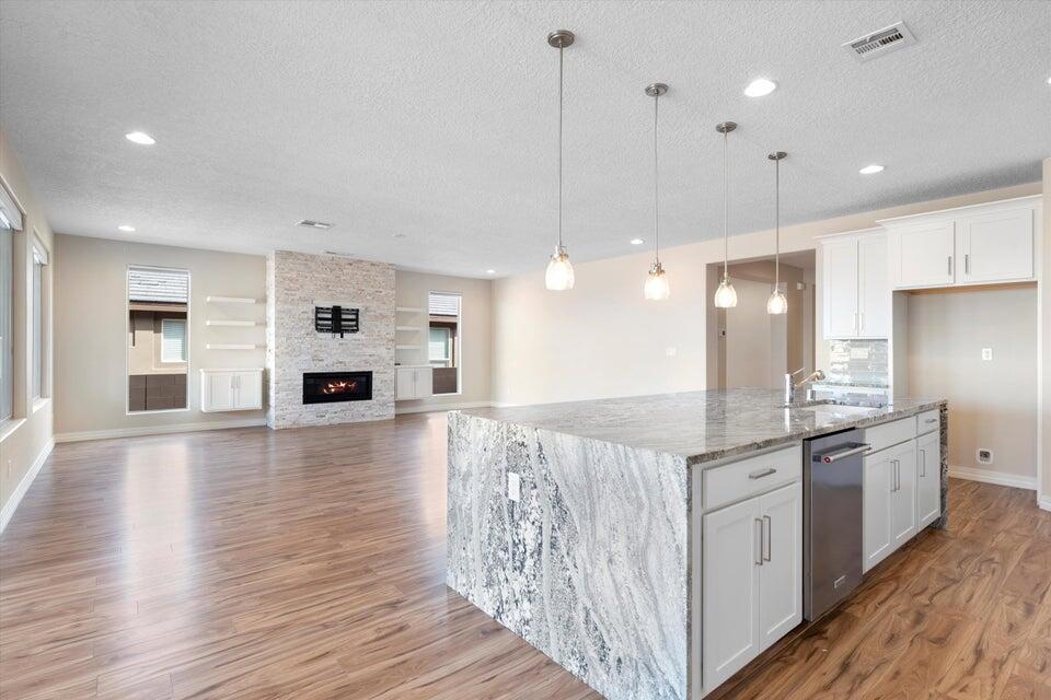 2789 N Kings Canyon Loop NE Lane NE