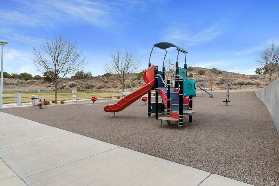 2789 N Kings Canyon Loop NE Lane NE