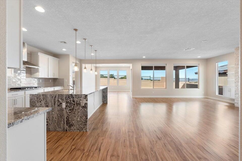 2789 N Kings Canyon Loop NE Lane NE