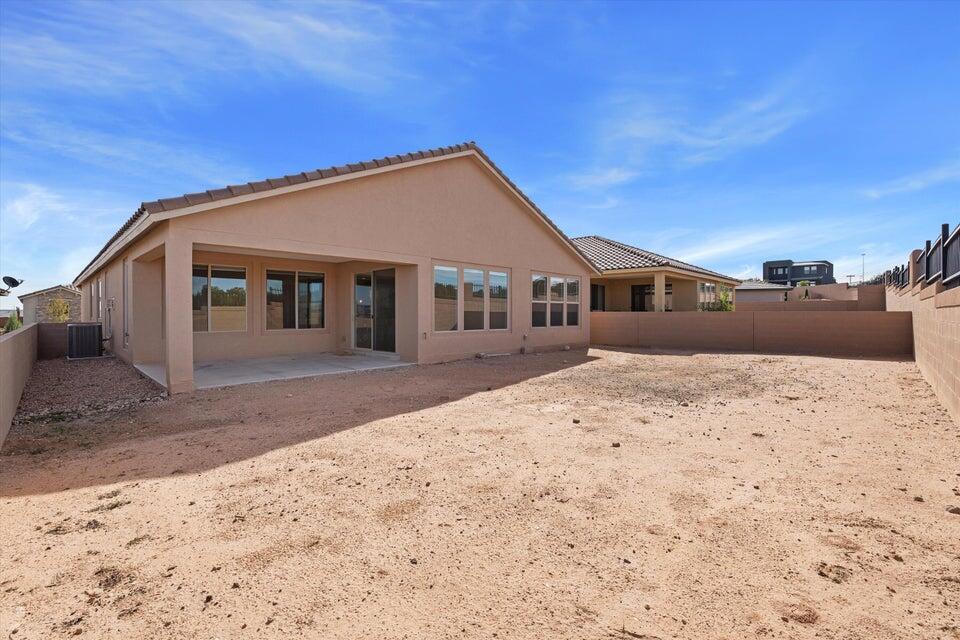 2789 N Kings Canyon Loop NE Lane NE