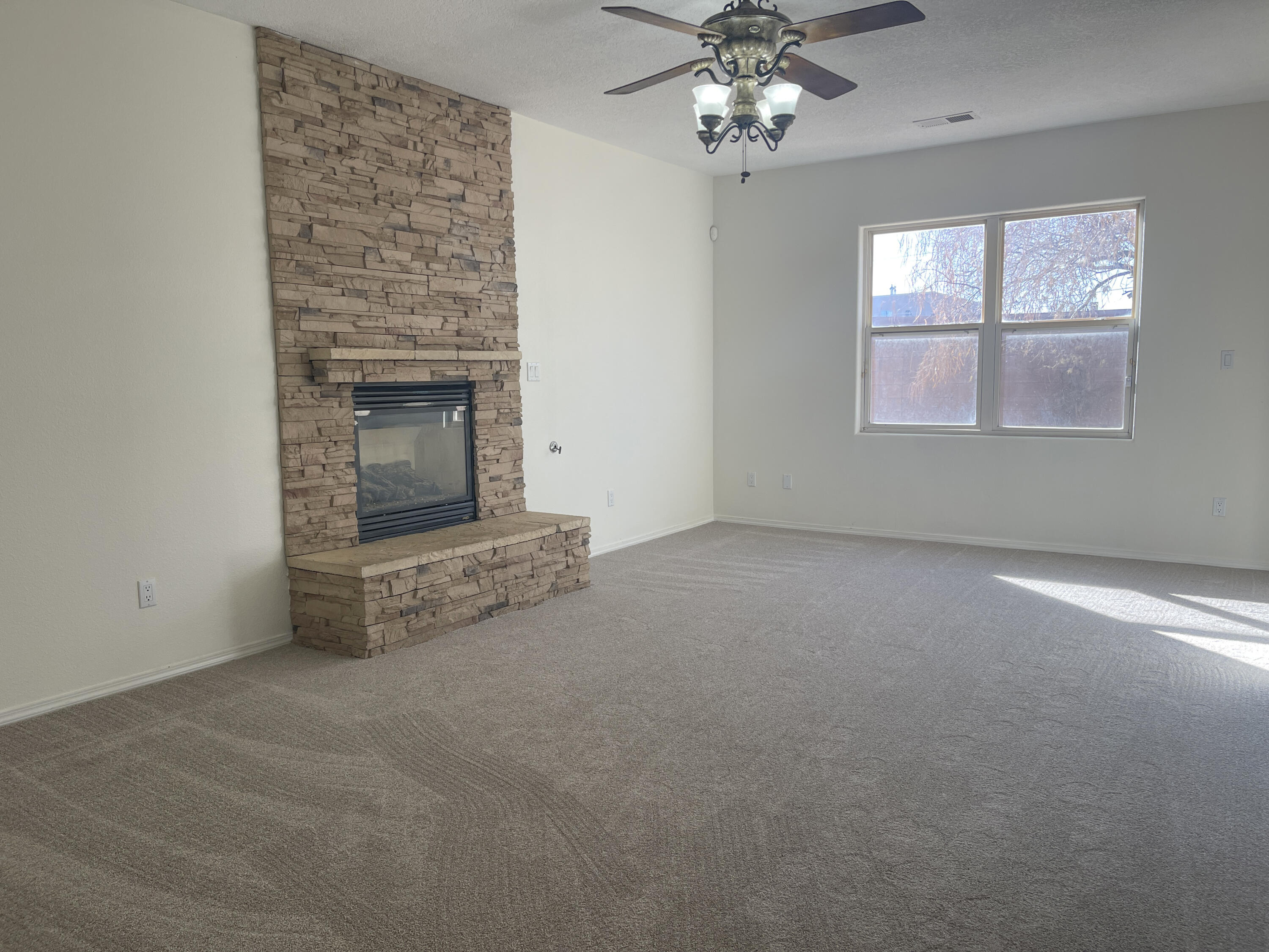 1601 CORTE DEL SOL NW