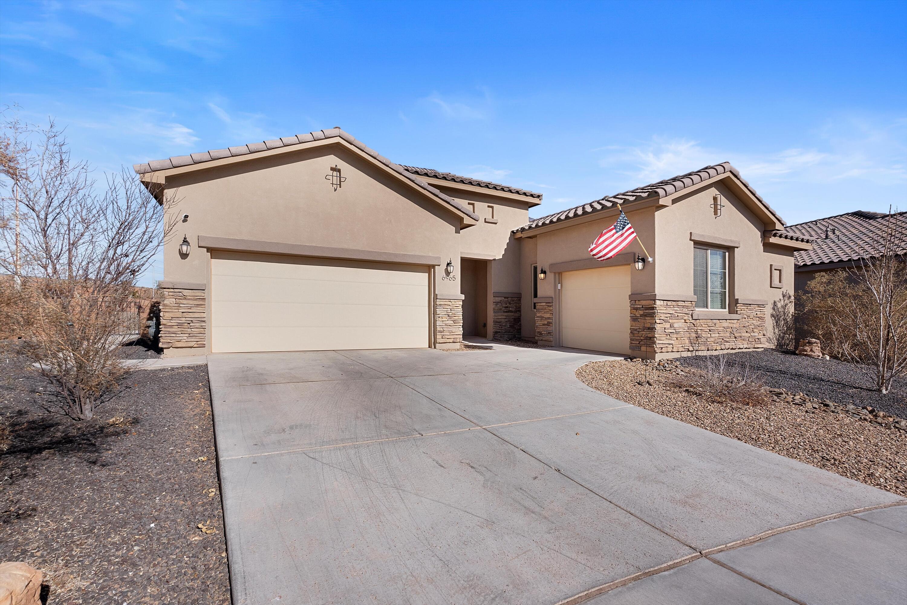 6965 CLEARY Loop NE