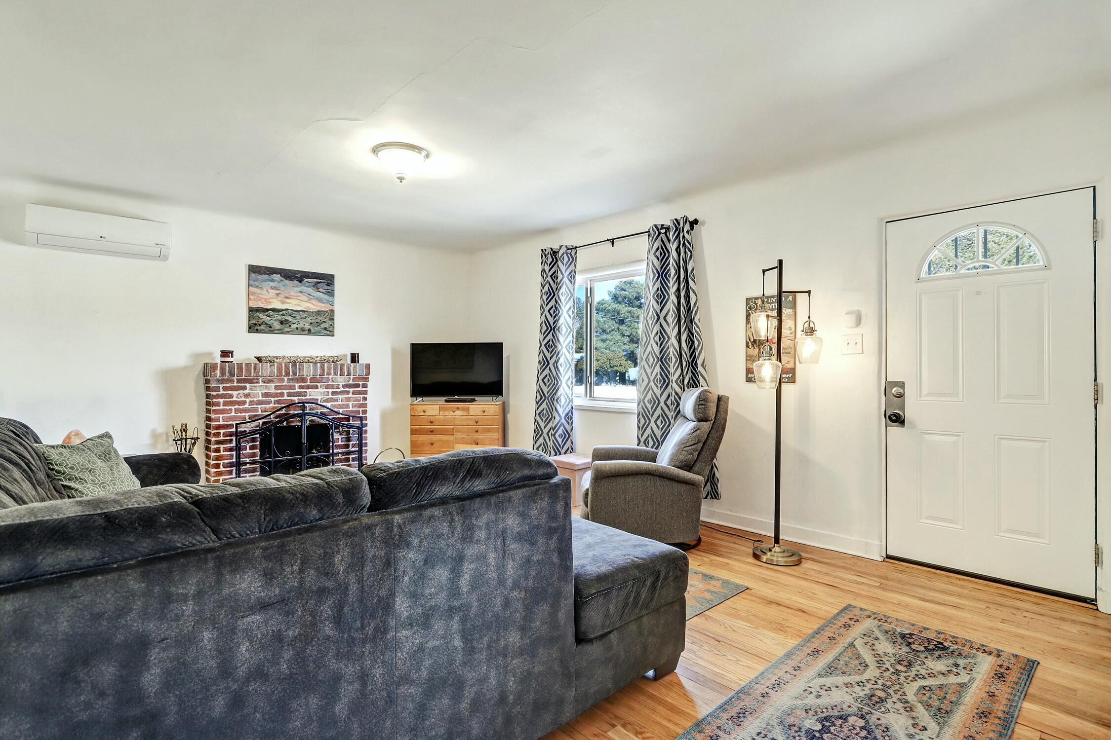 241 CARDENAS Drive NE