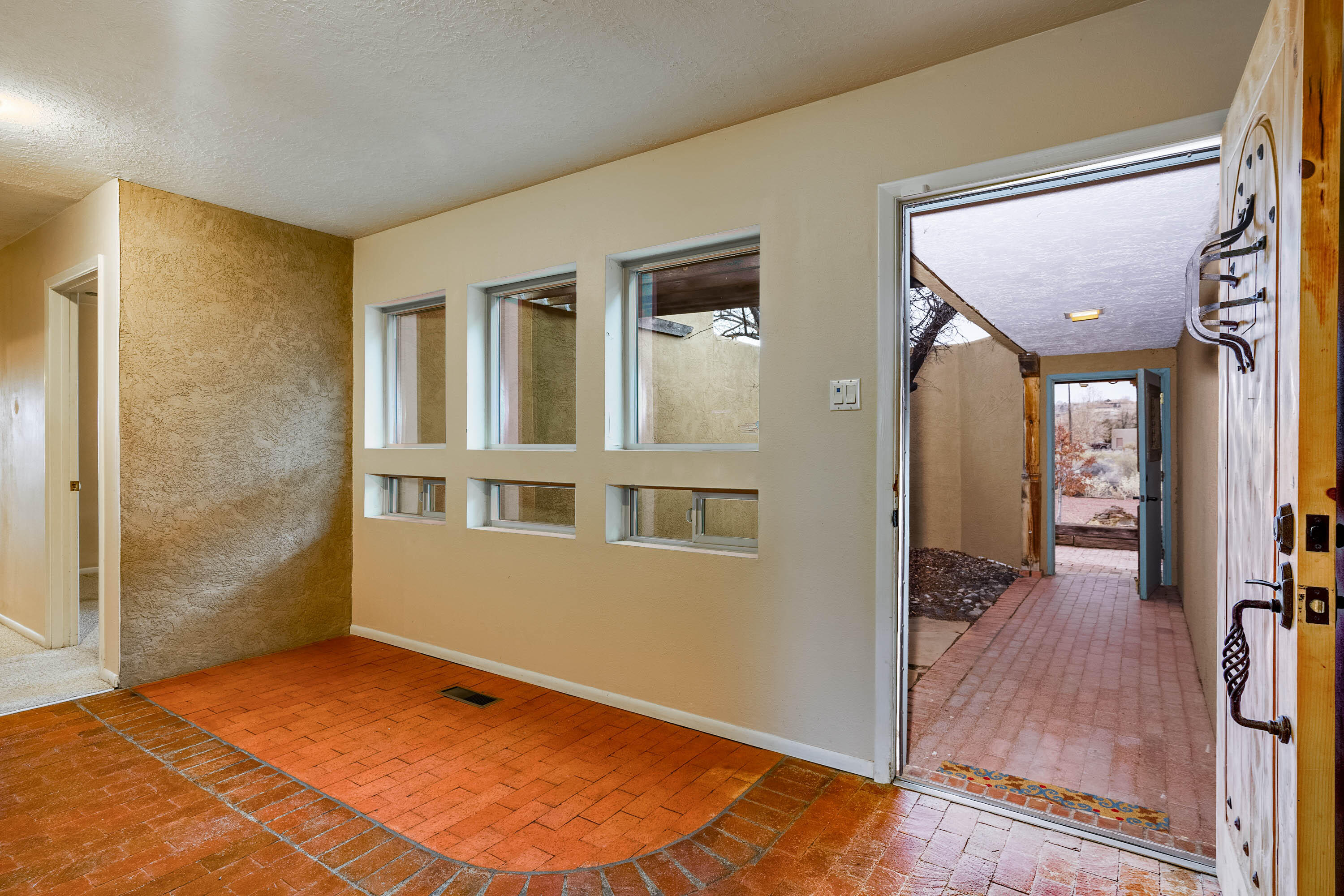 1127 CAMINO HERMOSA