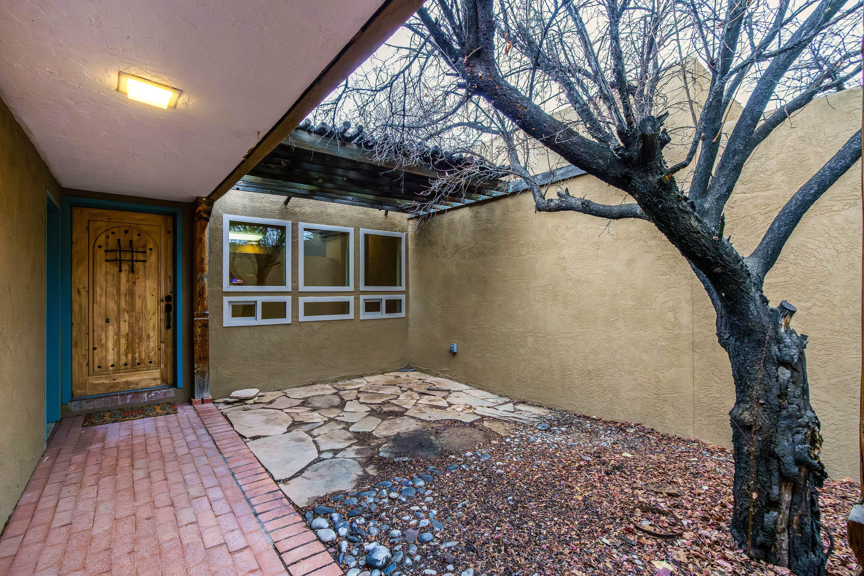 1127 CAMINO HERMOSA