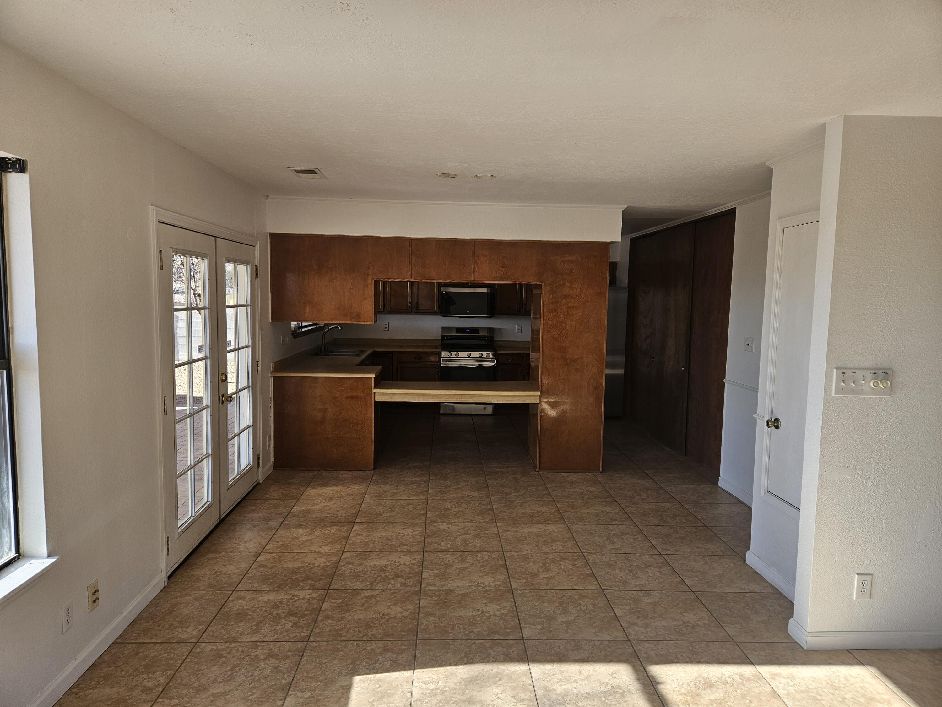 2108 WESTERN HILLS Drive NE