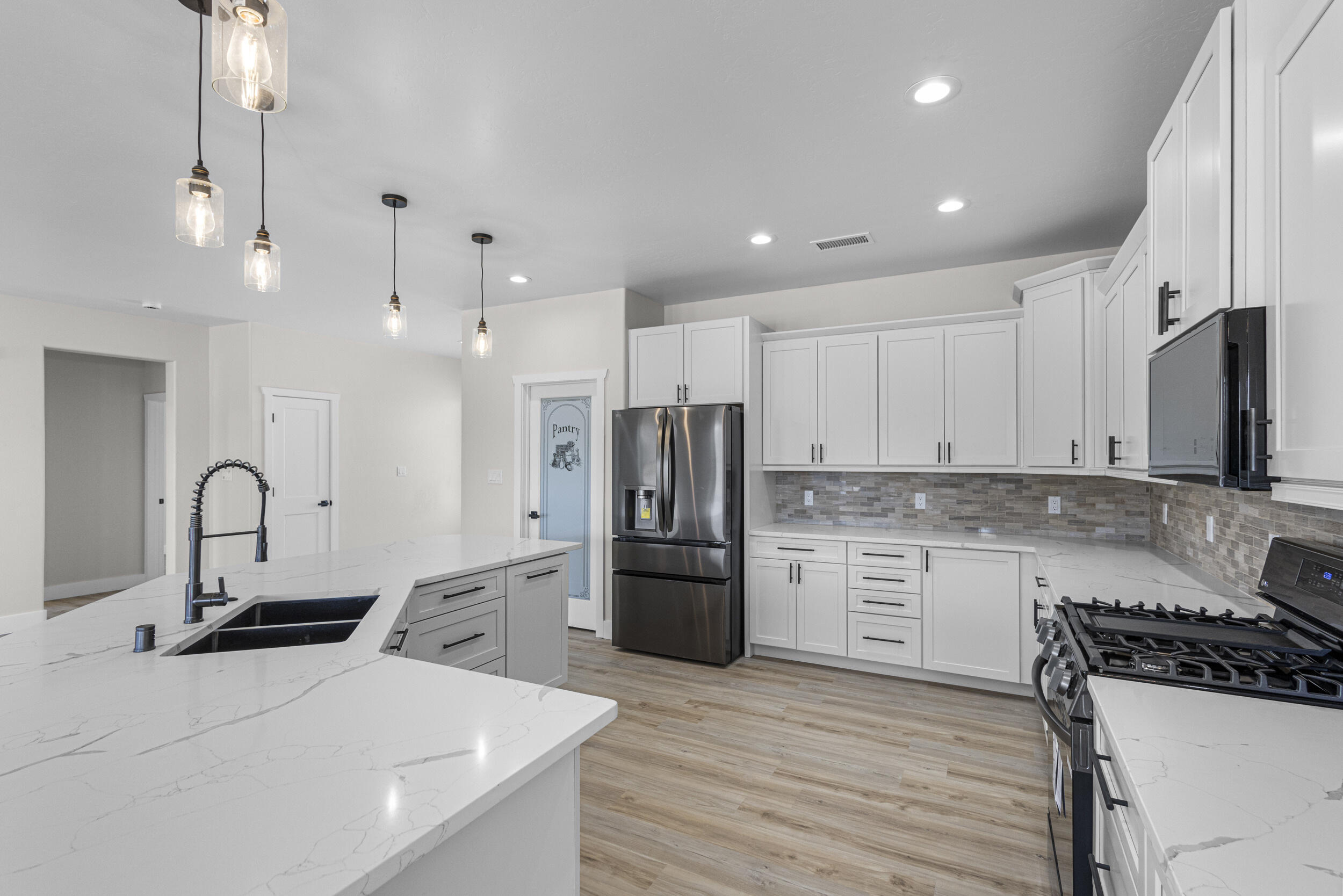 6 Servis Farm Road