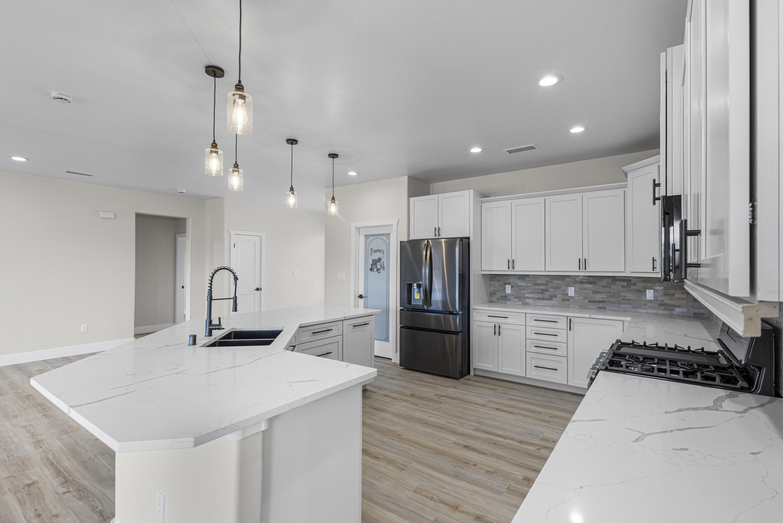 6 Servis Farm Road