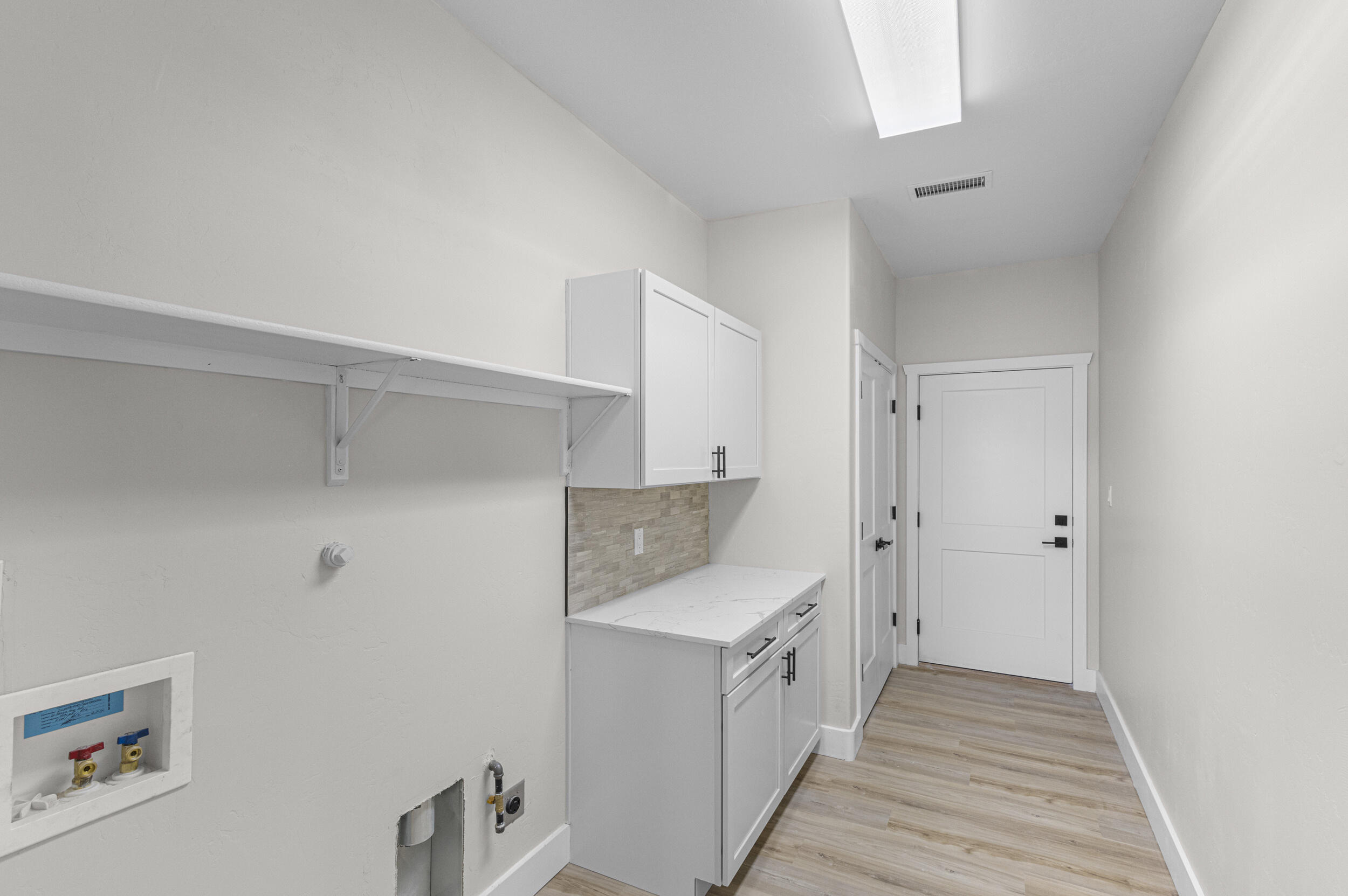 6 Servis Farm Road