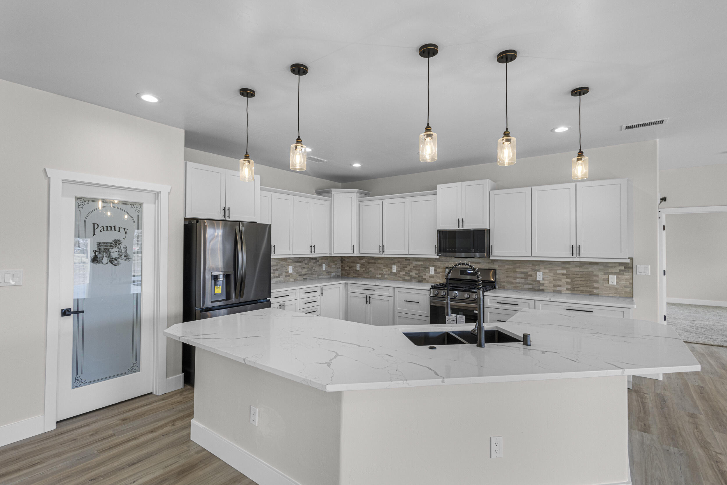 6 Servis Farm Road
