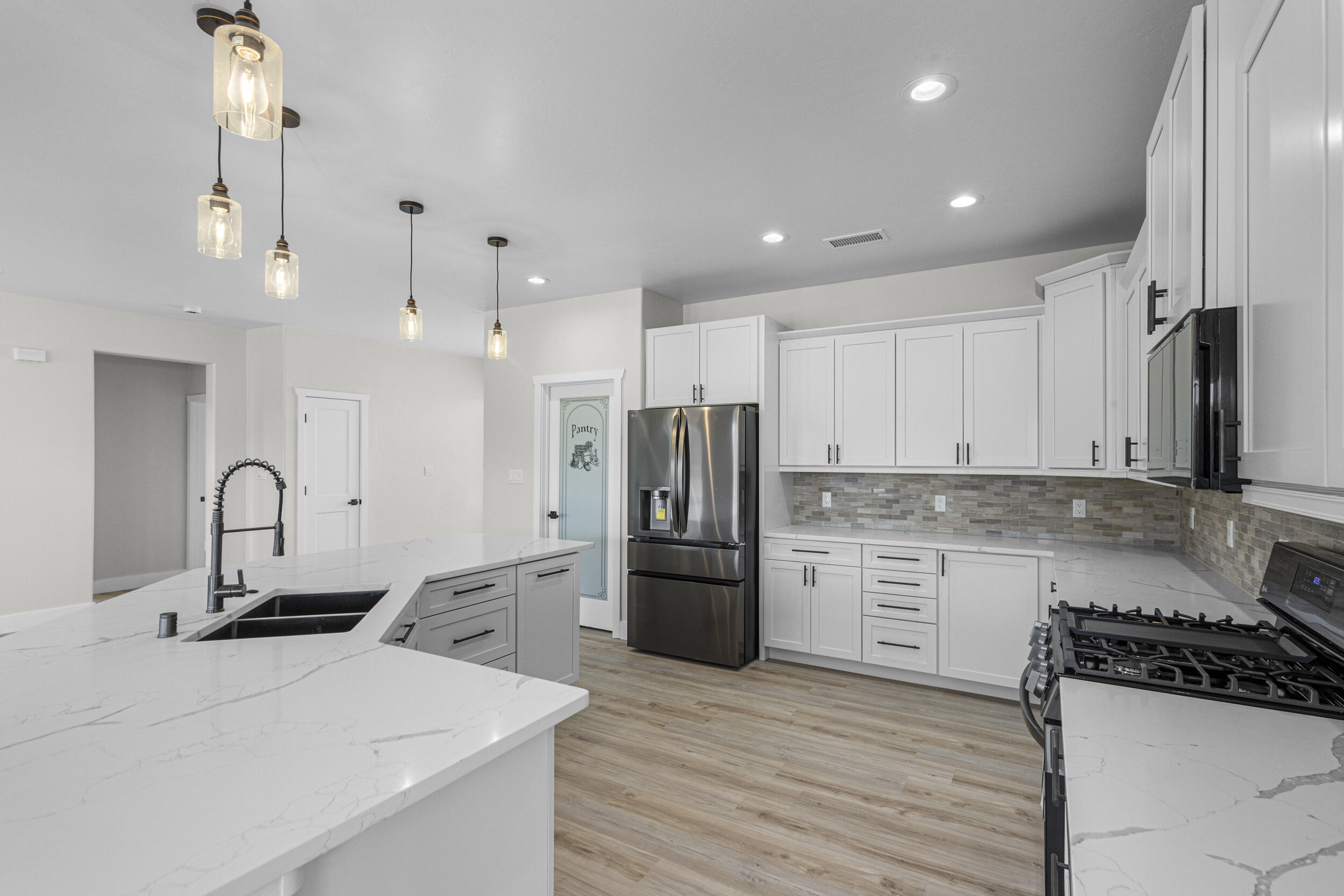 6 Servis Farm Road