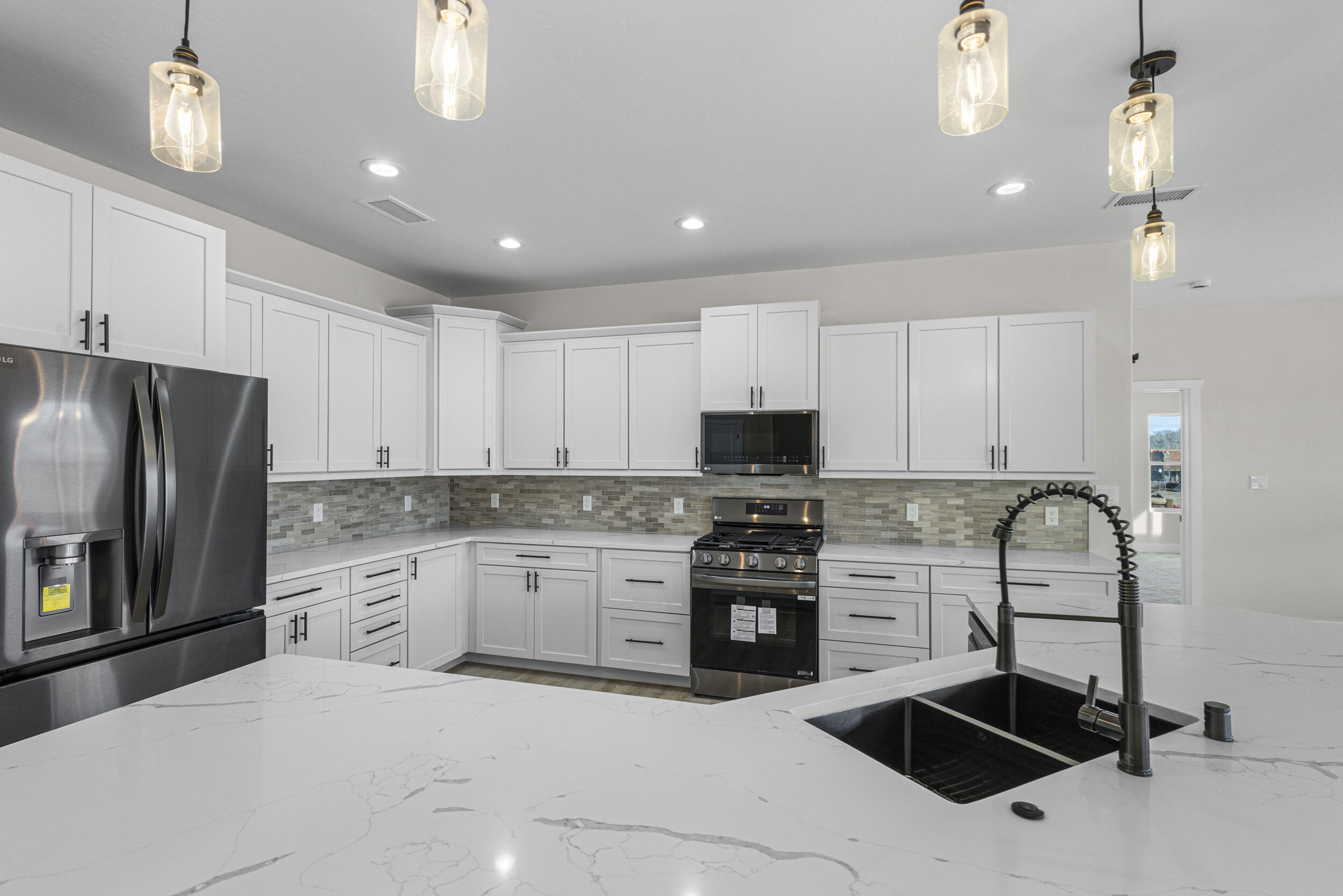 6 Servis Farm Road