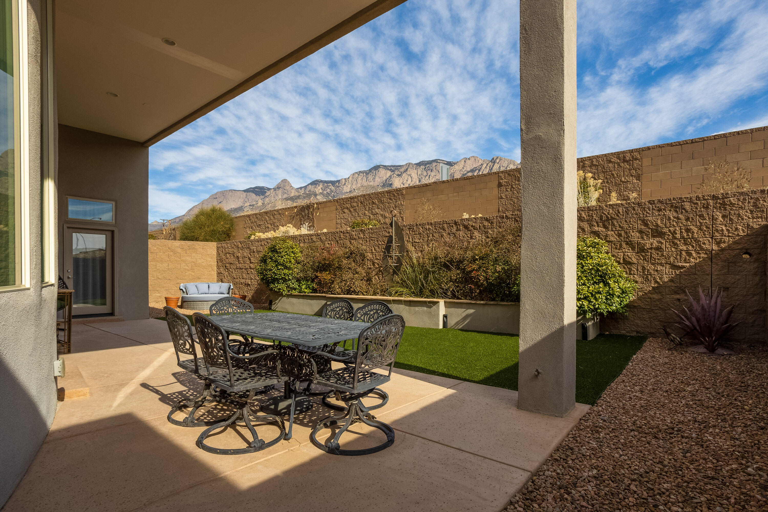9516 RIDGE VISTA NE
