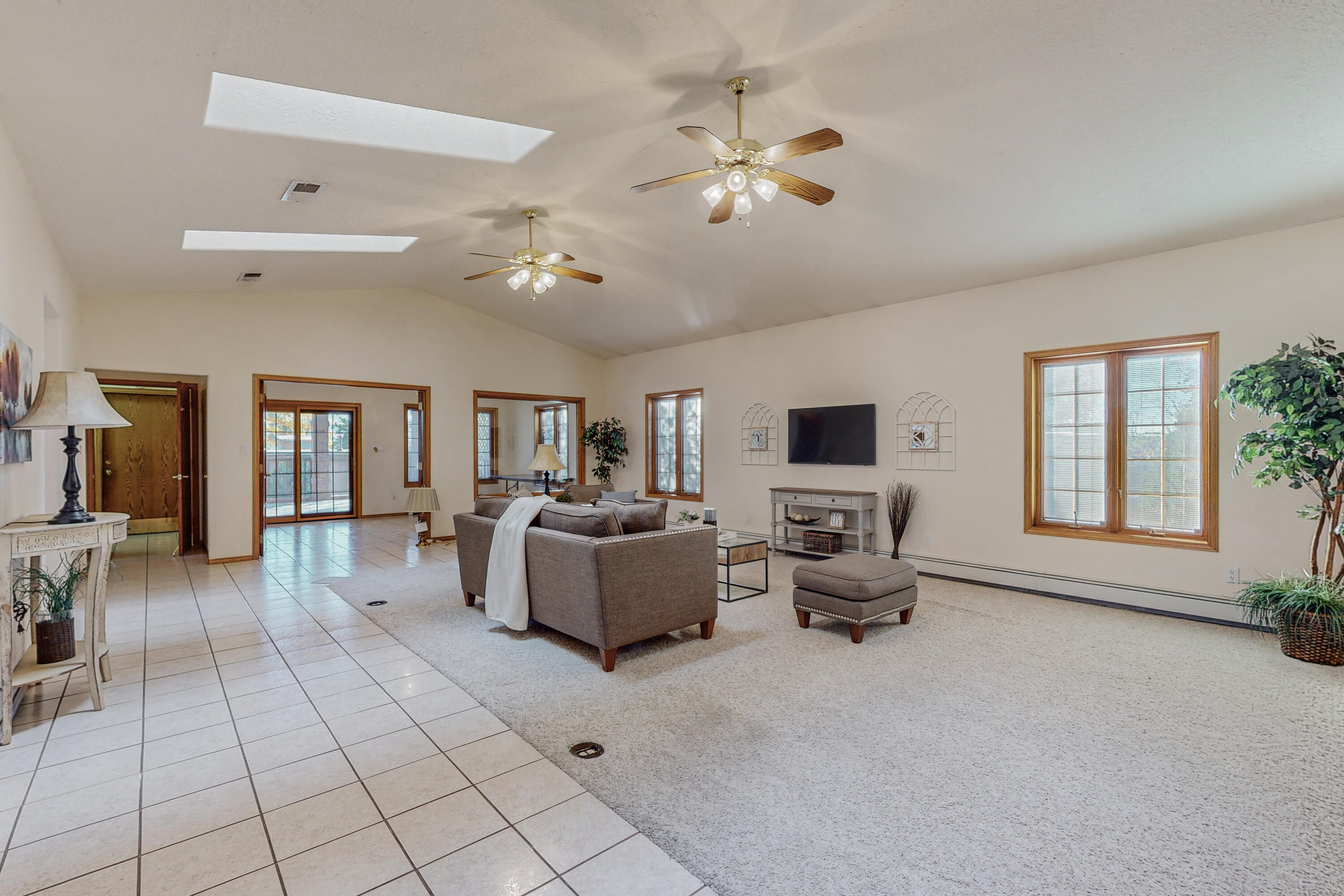 716 TYLER Road NE