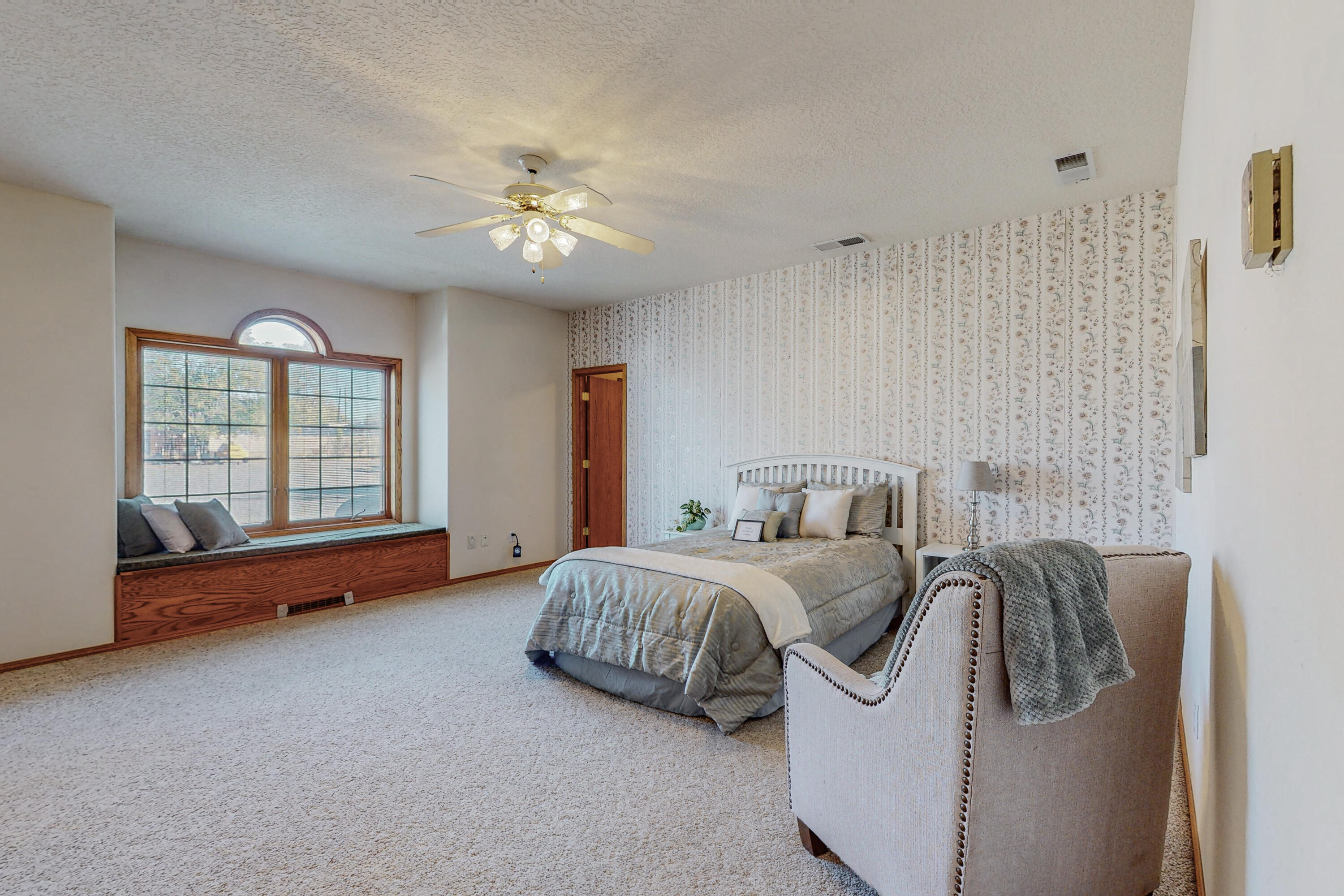 716 TYLER Road NE