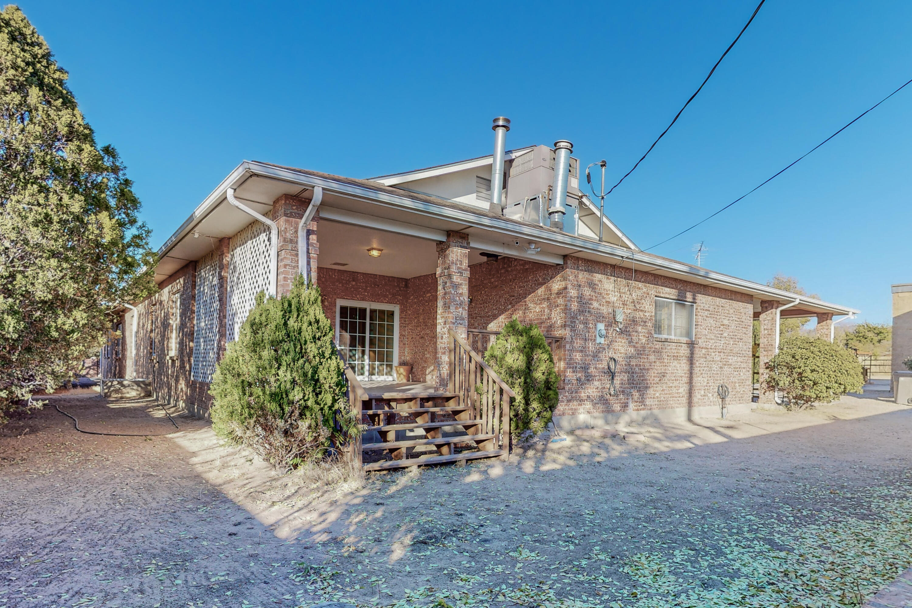 716 TYLER Road NE
