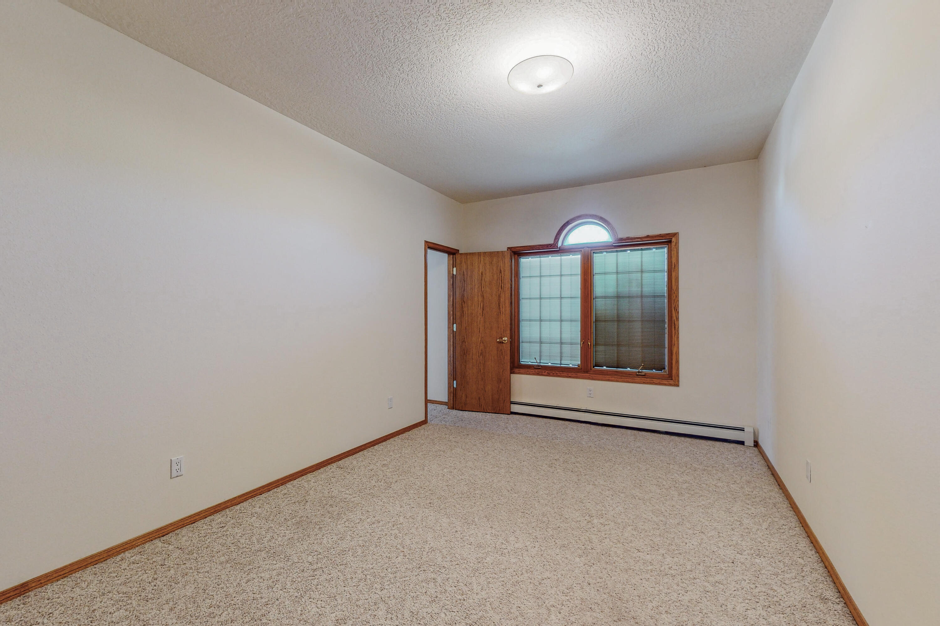 716 TYLER Road NE