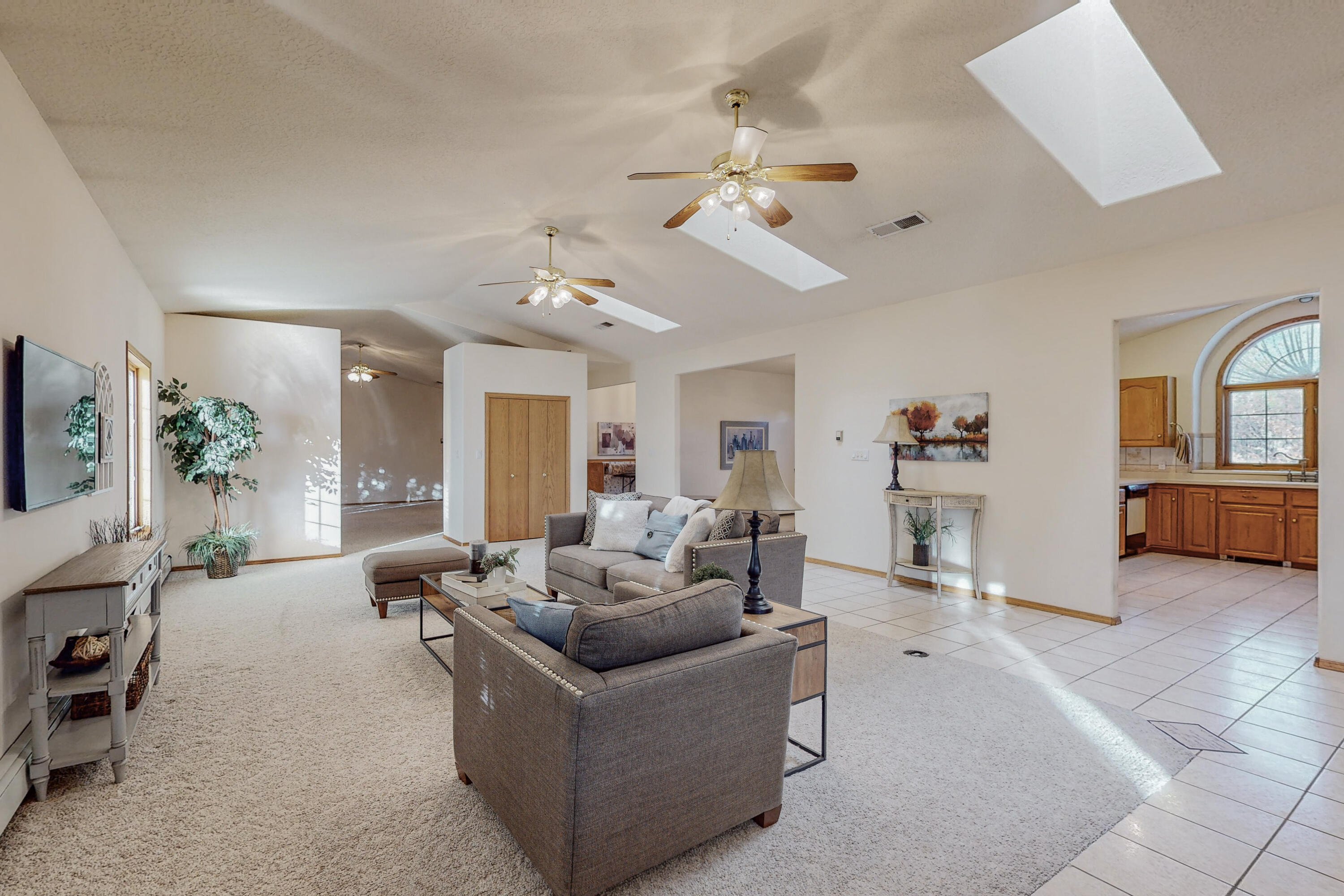 716 TYLER Road NE