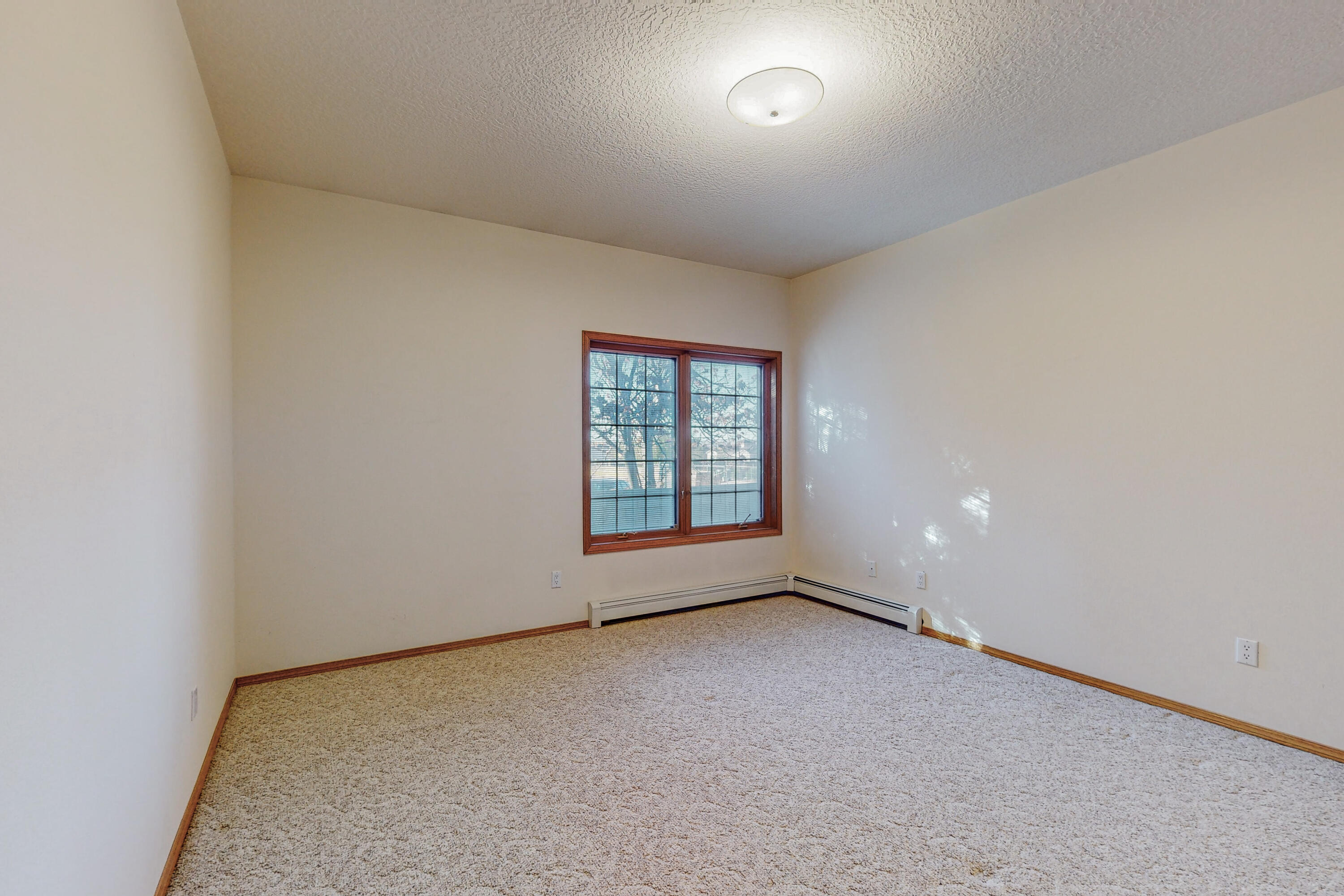 716 TYLER Road NE