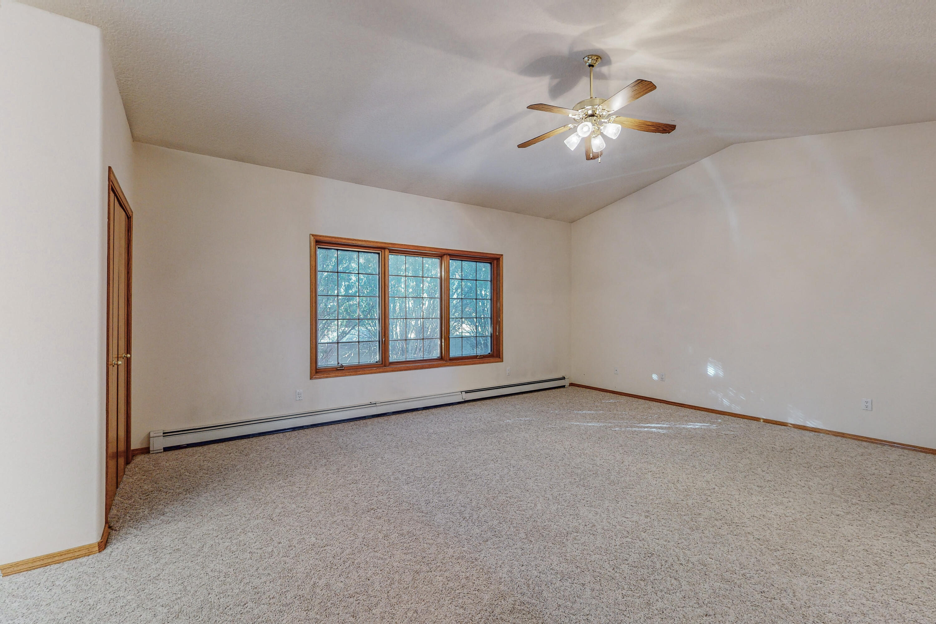 716 TYLER Road NE
