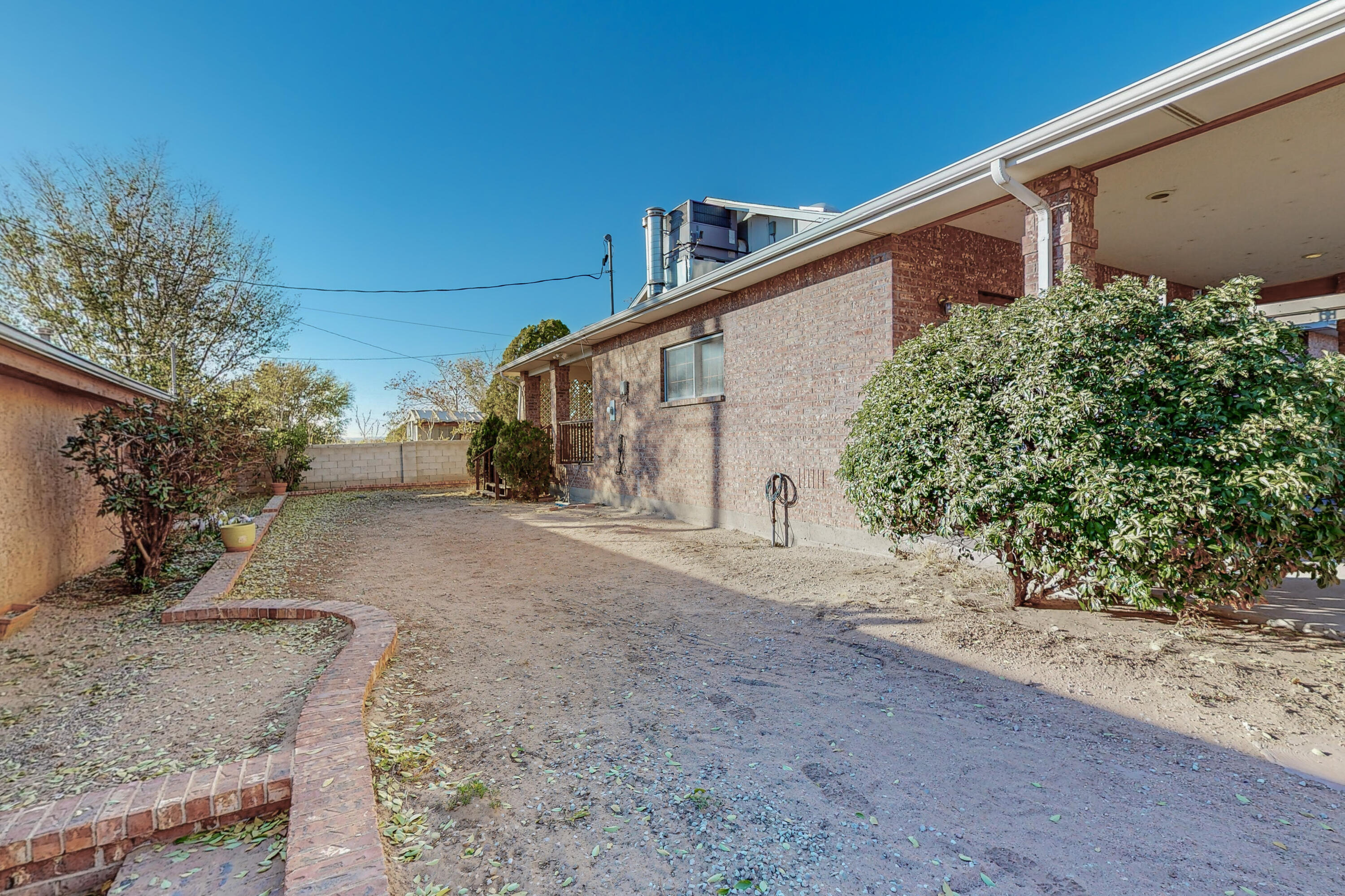 716 TYLER Road NE