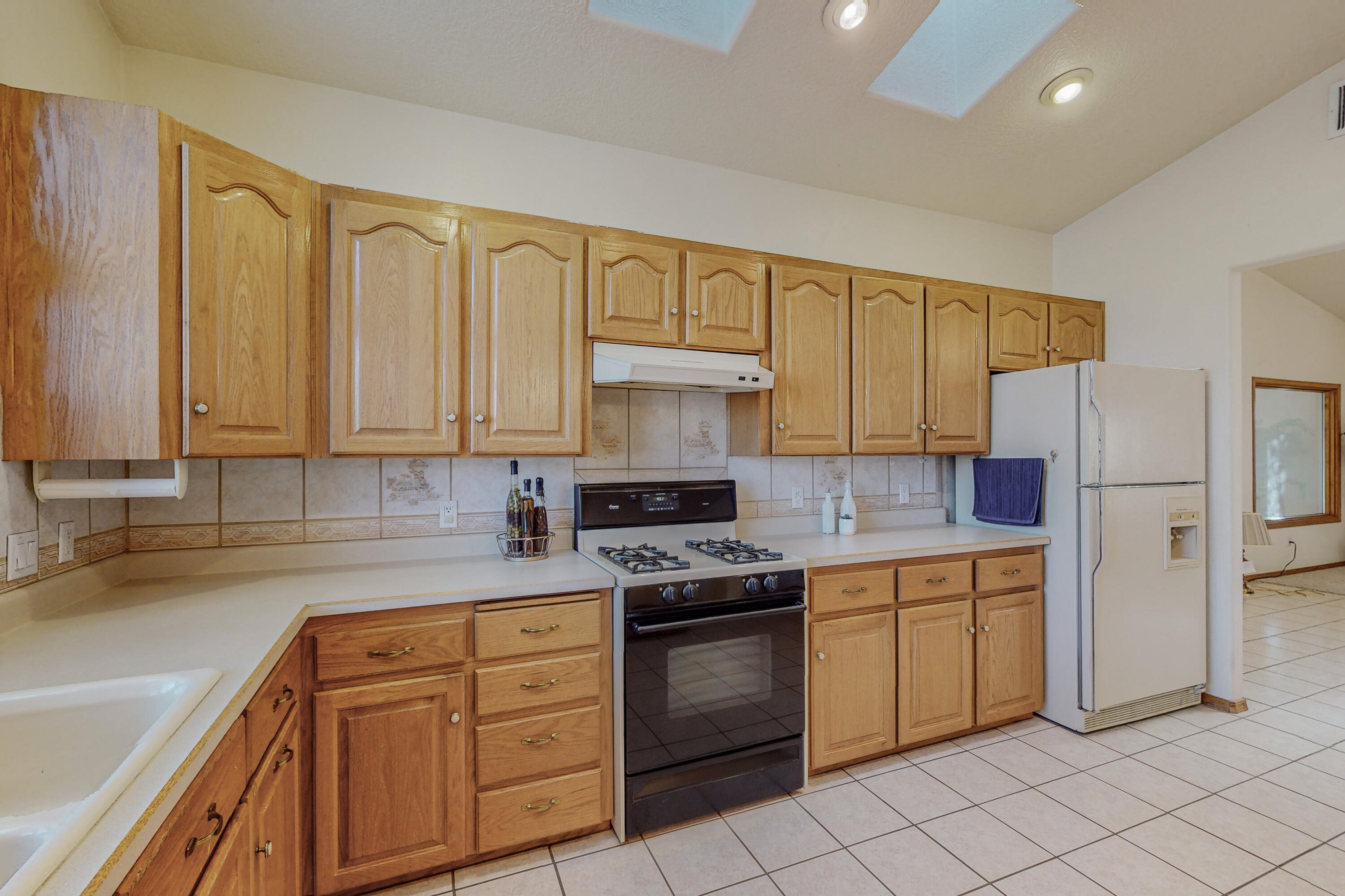 716 TYLER Road NE