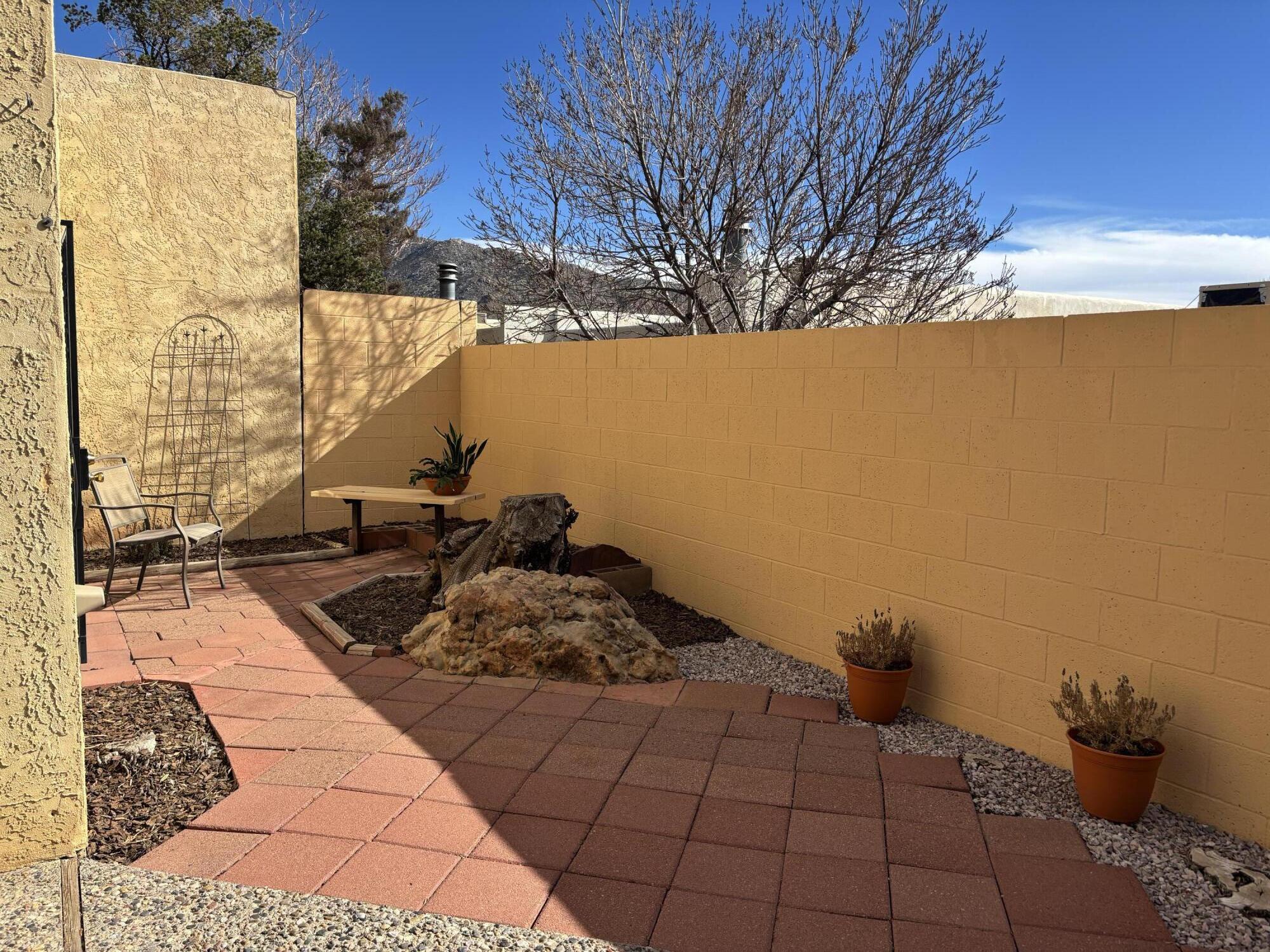1 Casa Hermosa Drive NE