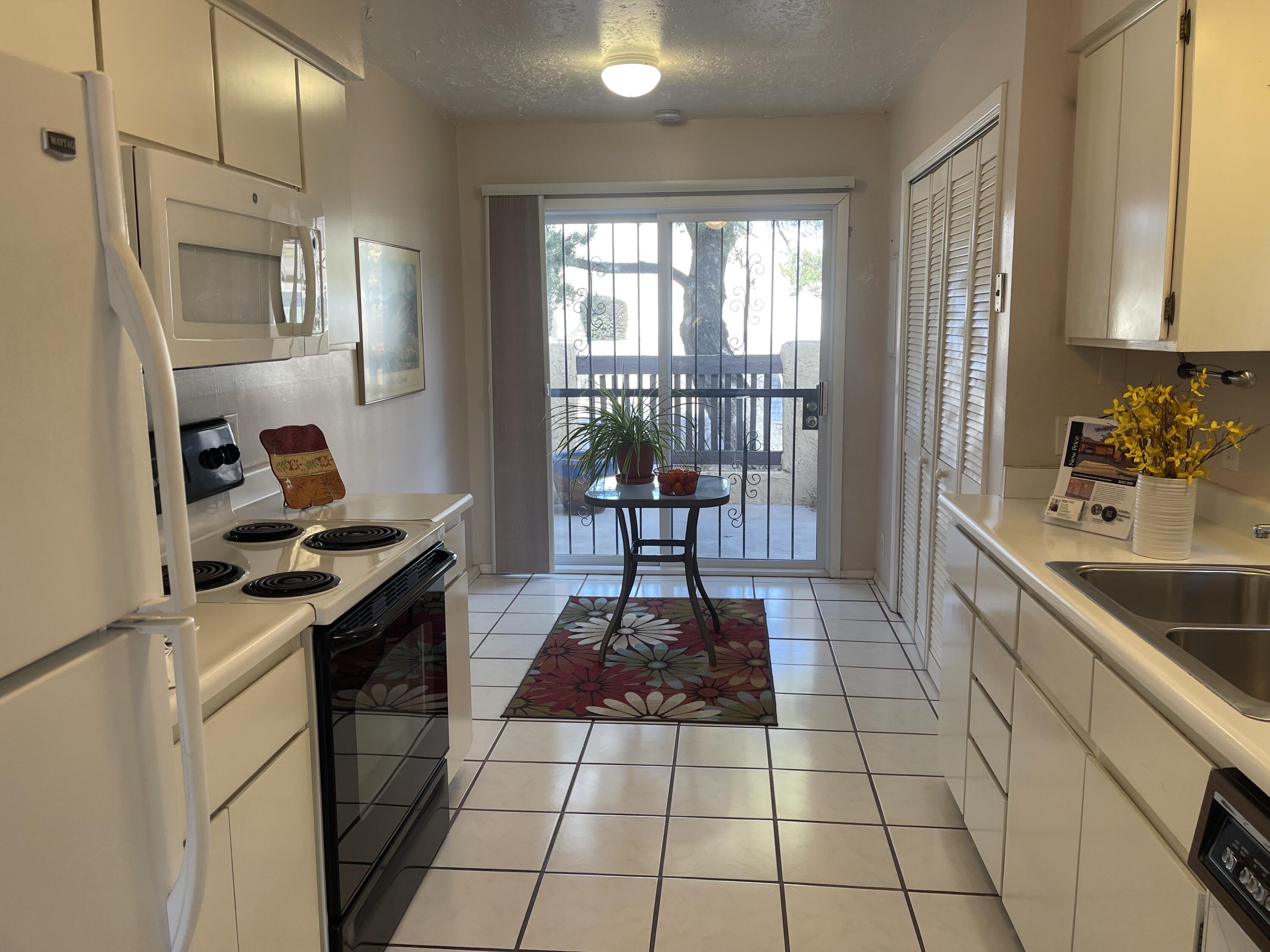 1 Casa Hermosa Drive NE