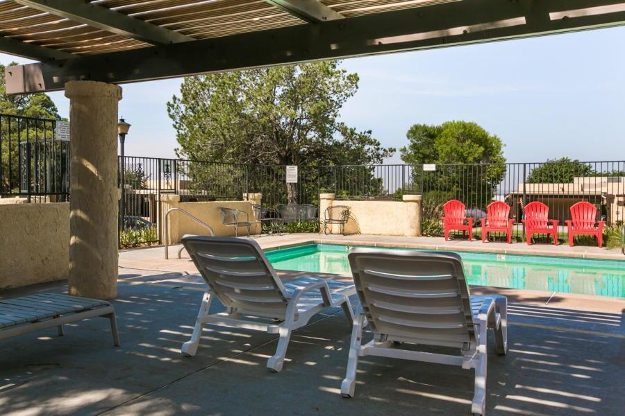 1 Casa Hermosa Drive NE