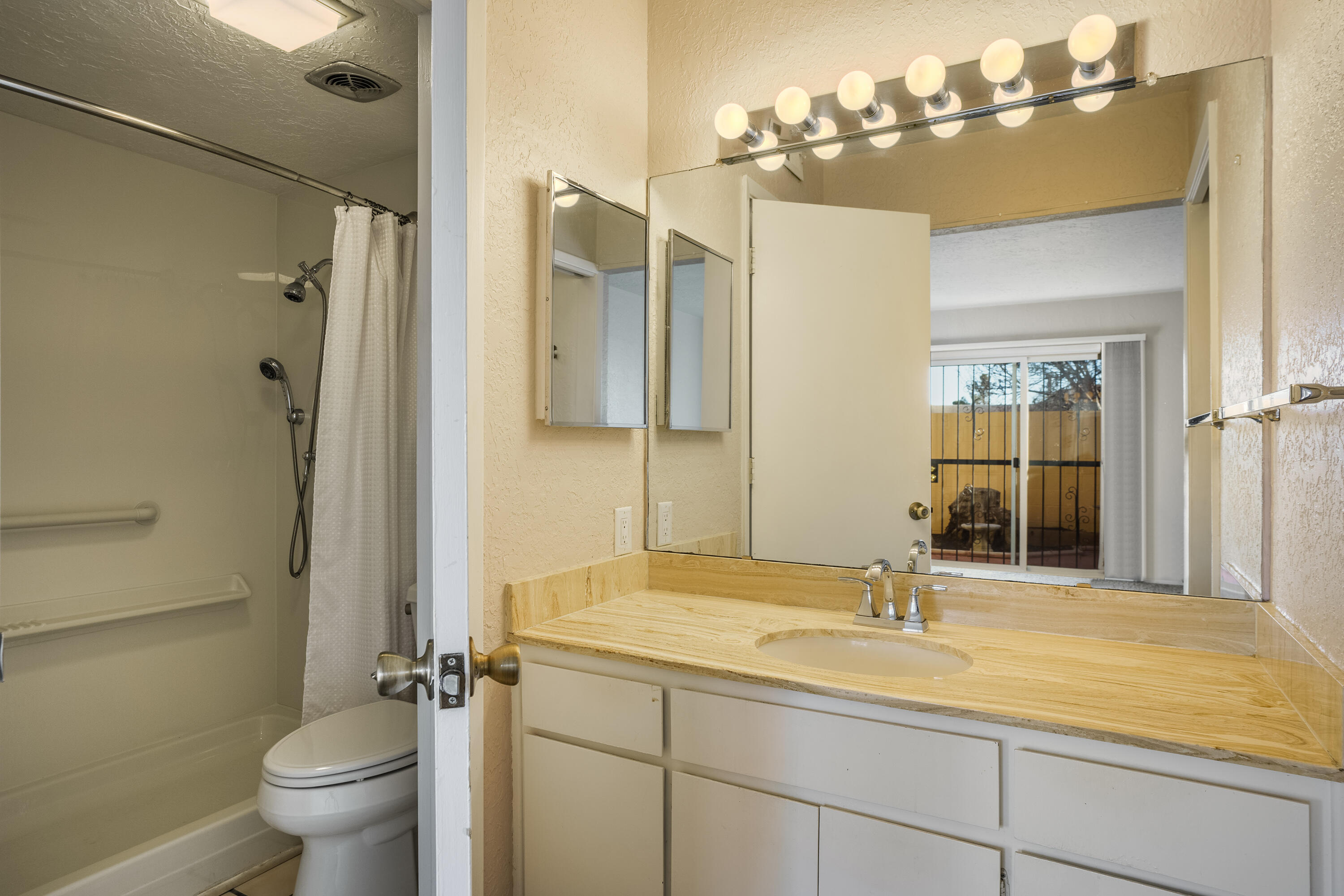 1 Casa Hermosa Drive NE