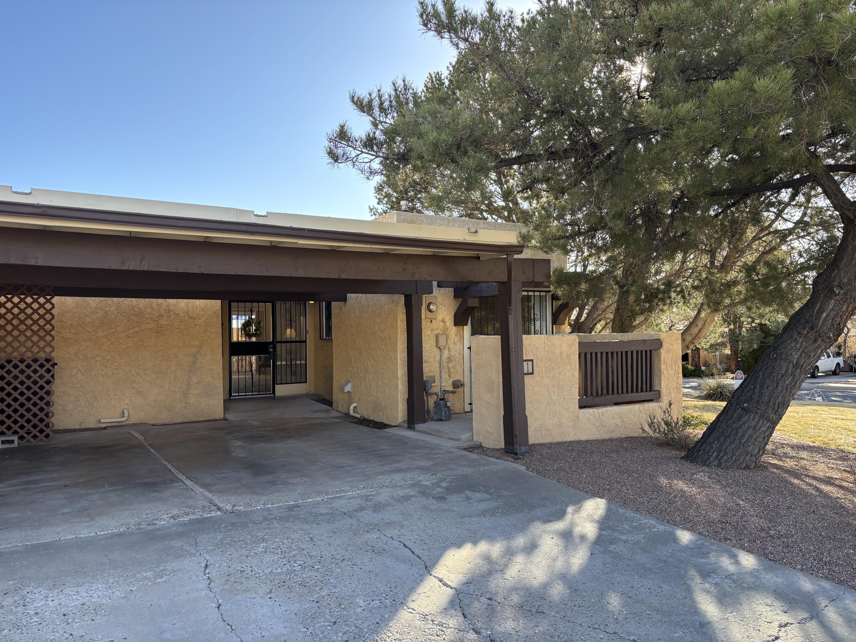 1 Casa Hermosa Drive NE