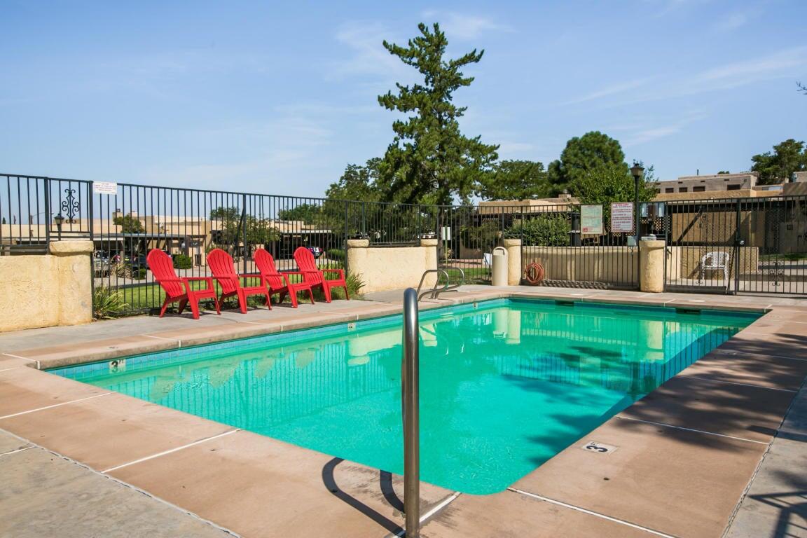 1 Casa Hermosa Drive NE