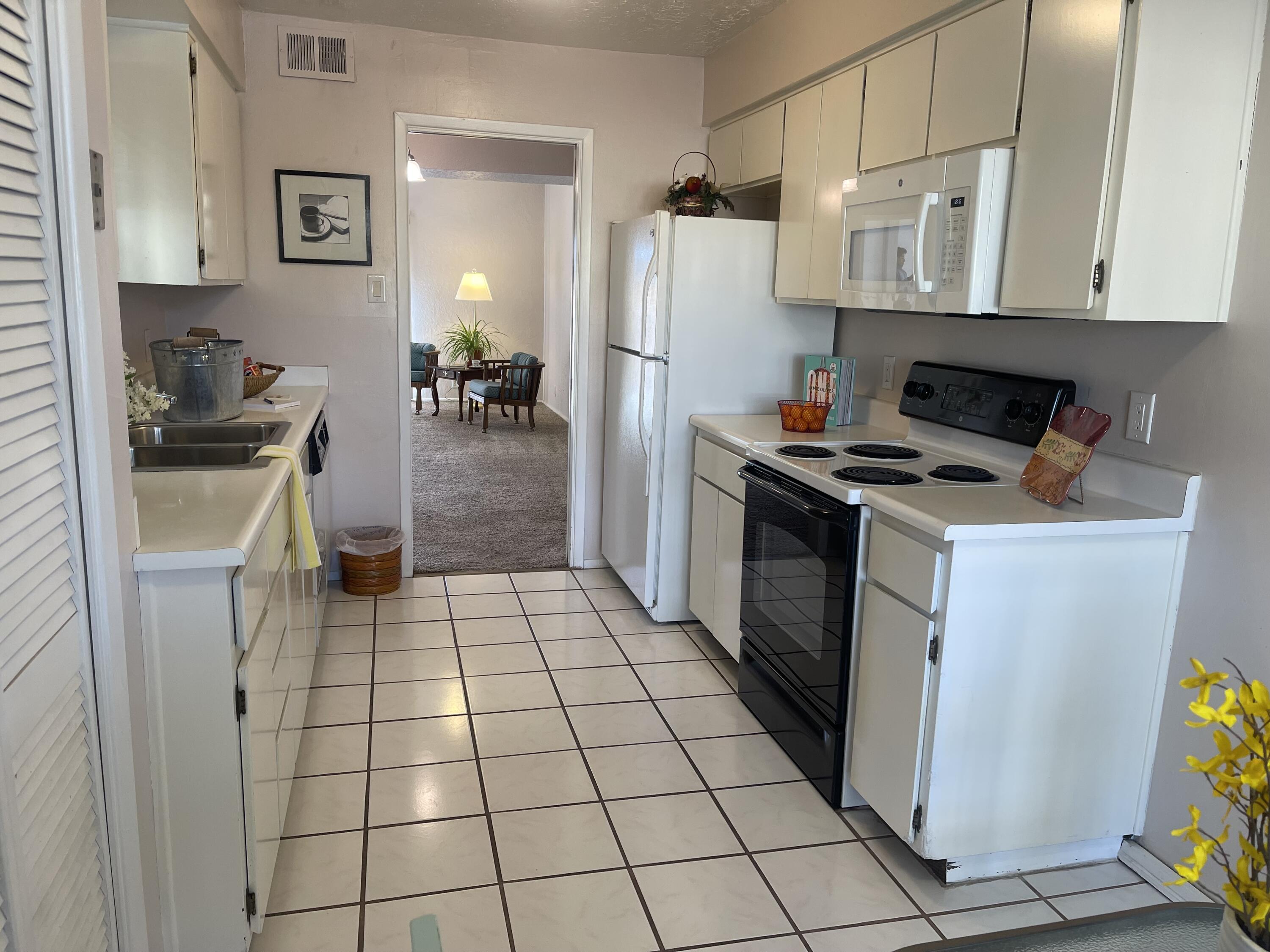 1 Casa Hermosa Drive NE