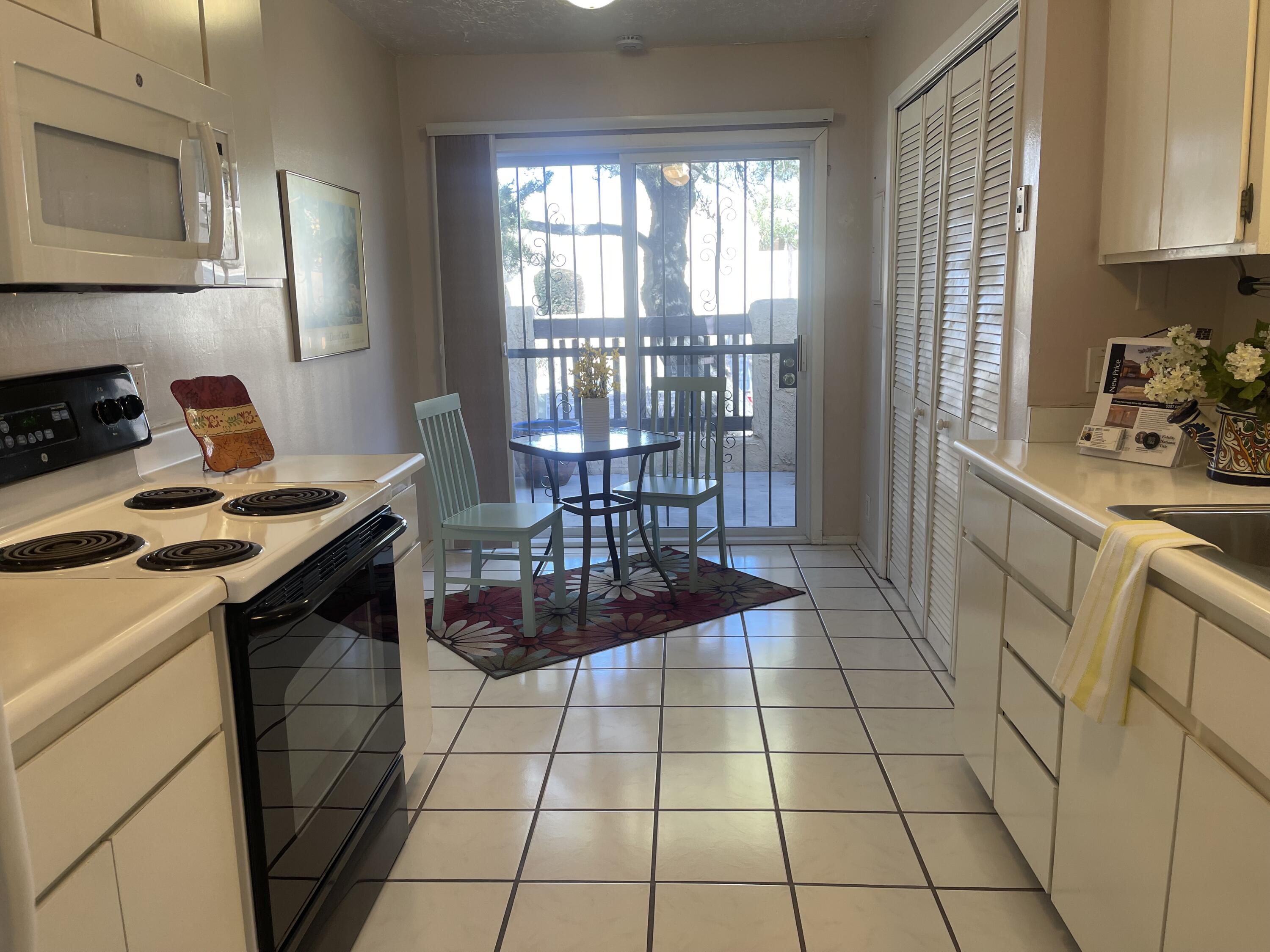 1 Casa Hermosa Drive NE