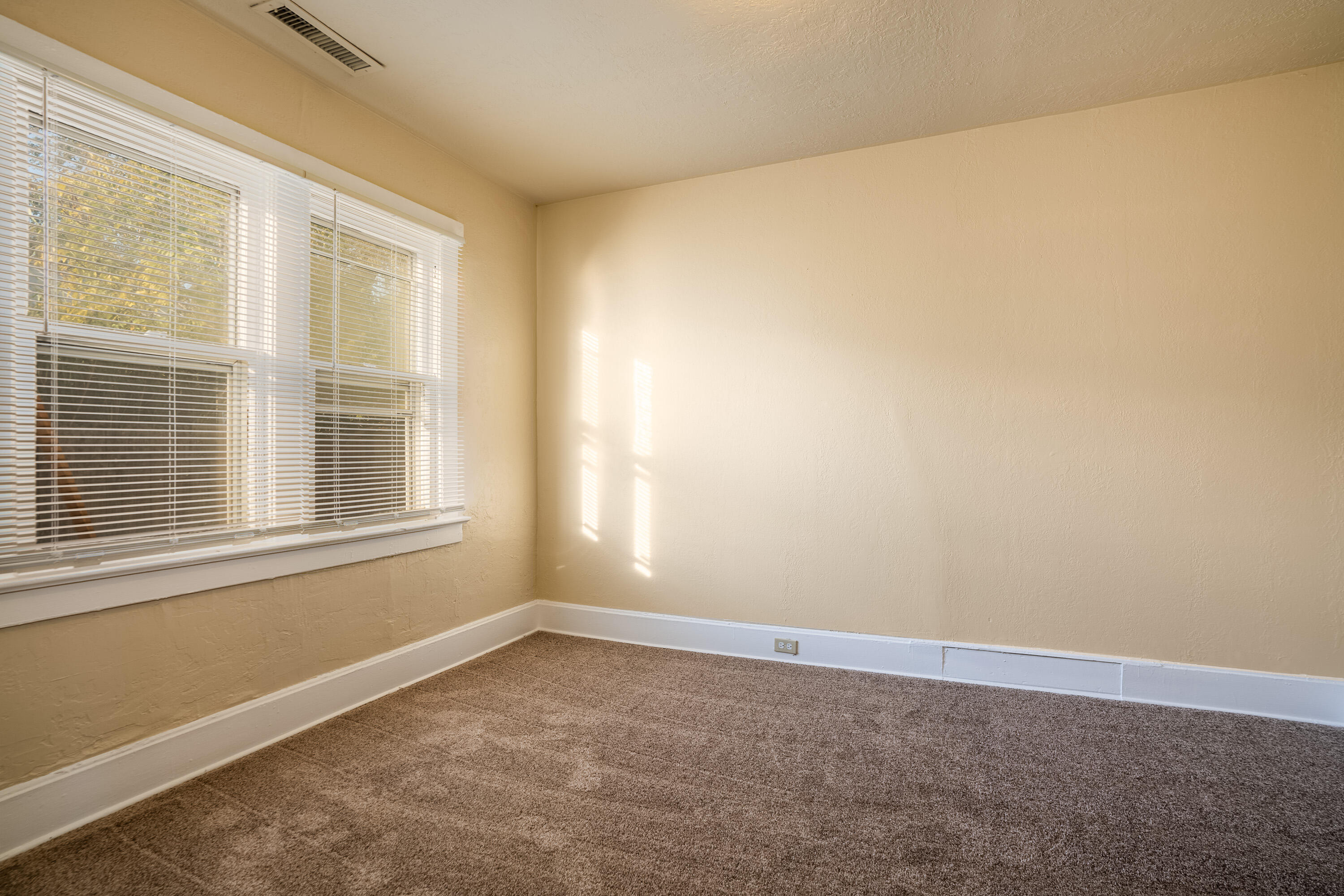 309 CORNELL Drive SE
