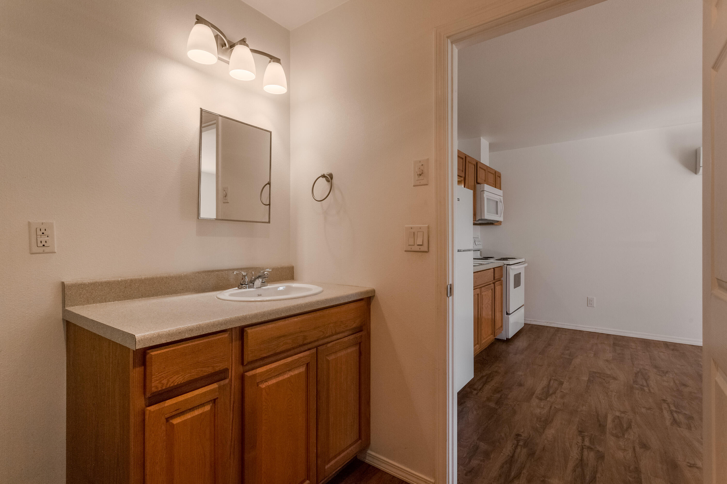 309 CORNELL Drive SE
