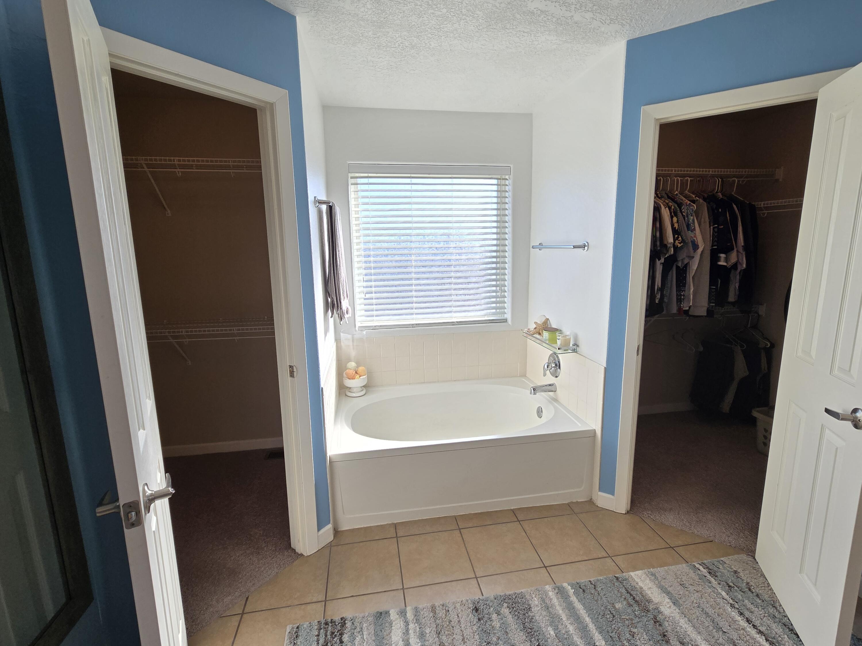 2122 N ENSENADA Circle SE