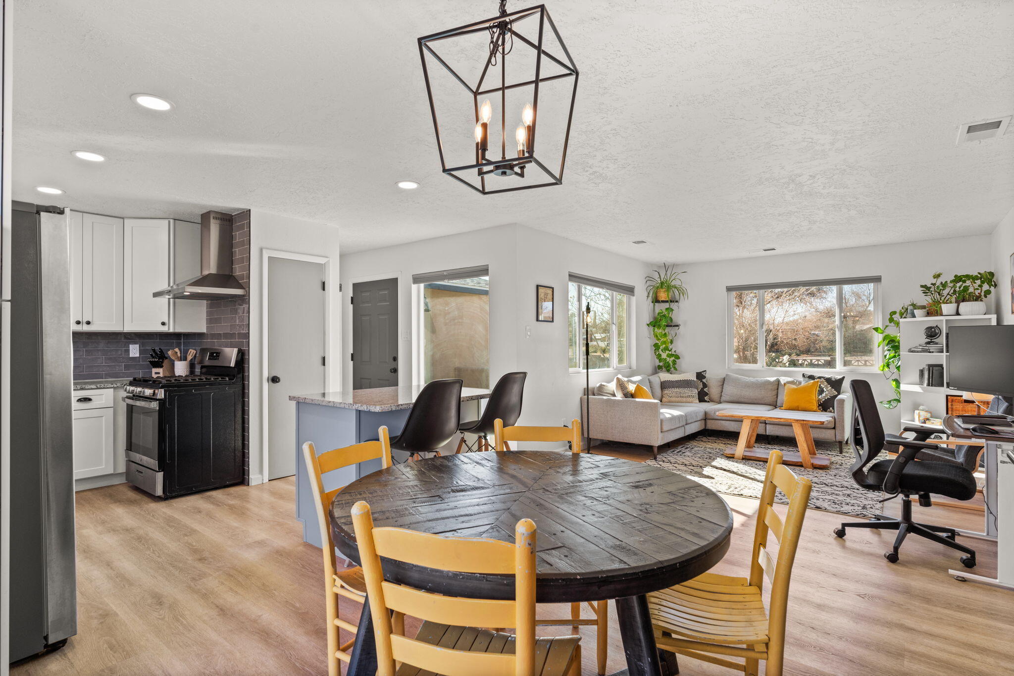 1006 KATHY Road SE