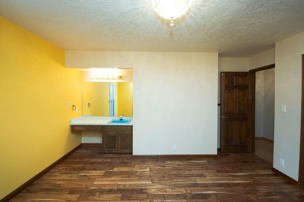 5501 LUNA DEL ORO Court NE