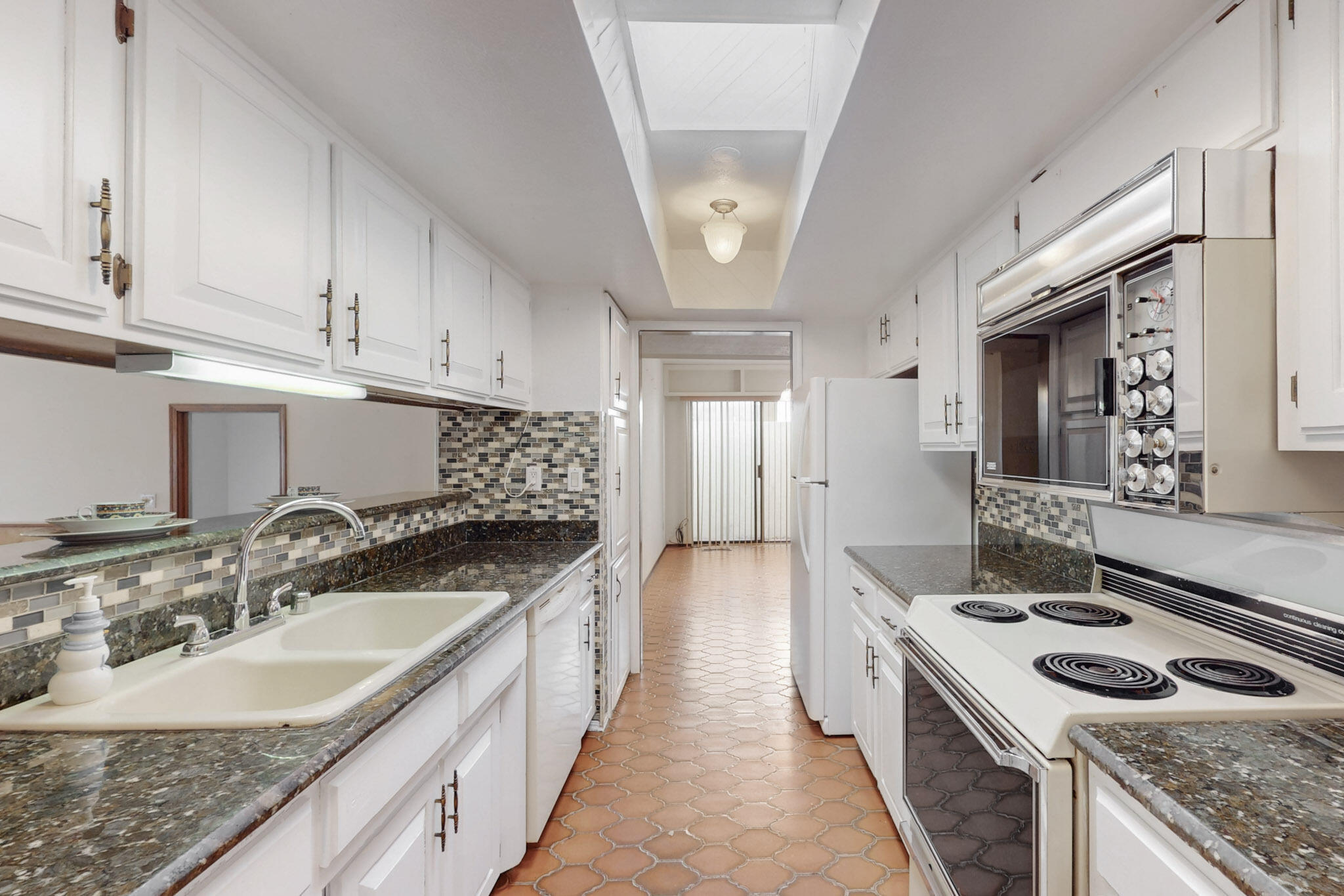 1933 CHANDELLE Loop NE