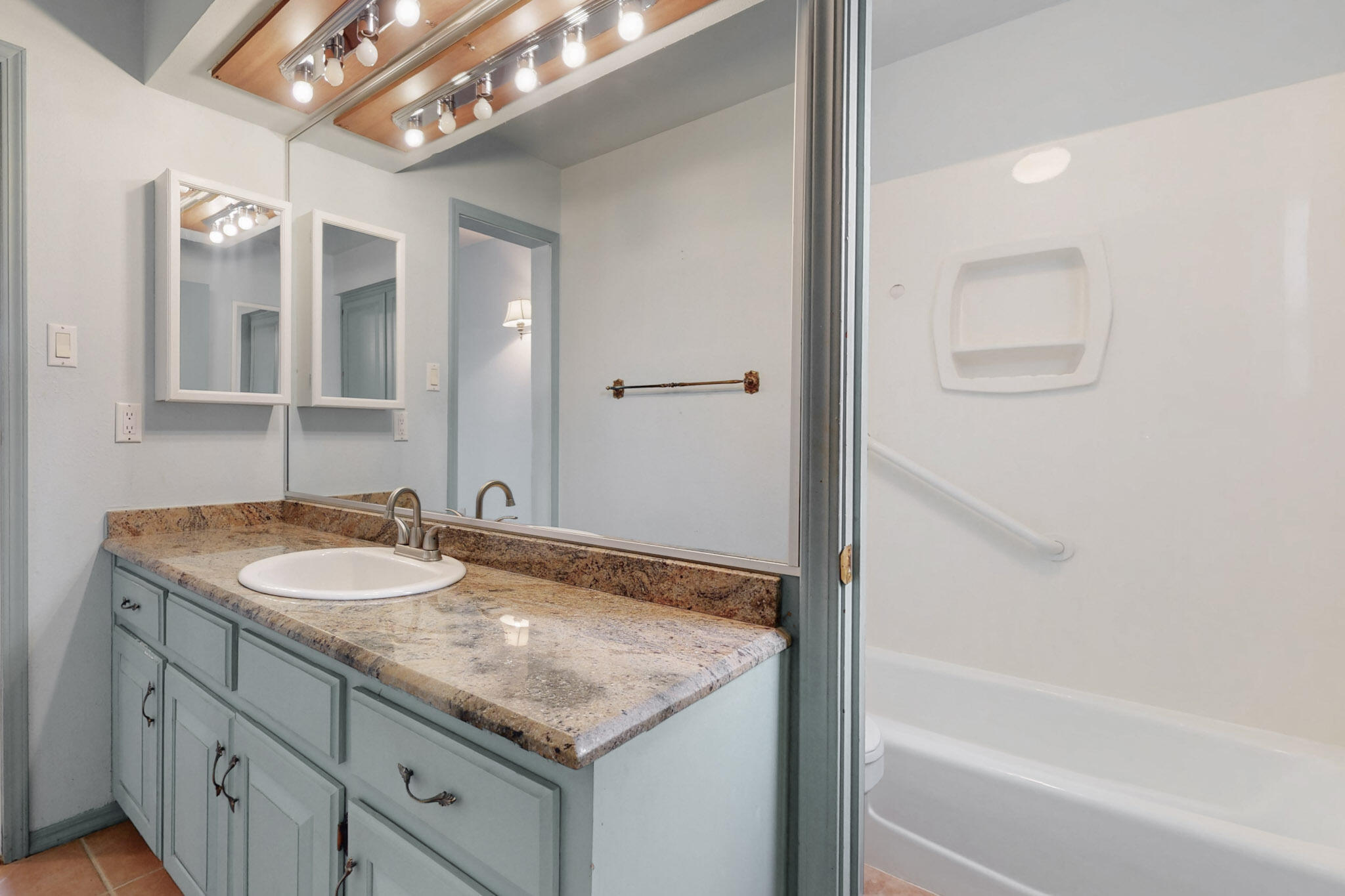 1933 CHANDELLE Loop NE