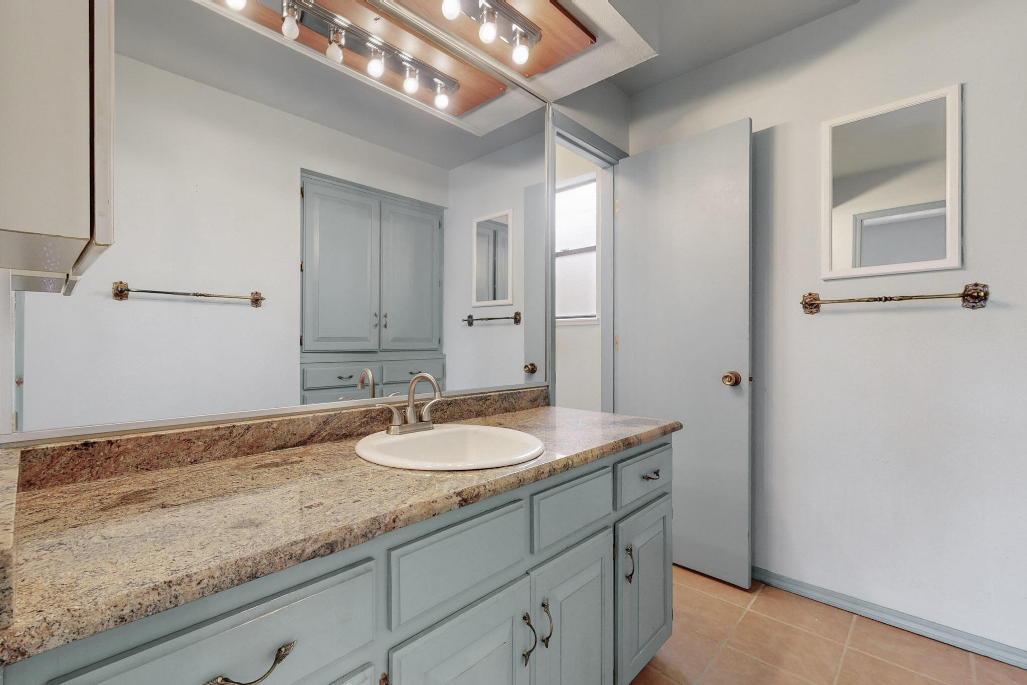 1933 CHANDELLE Loop NE