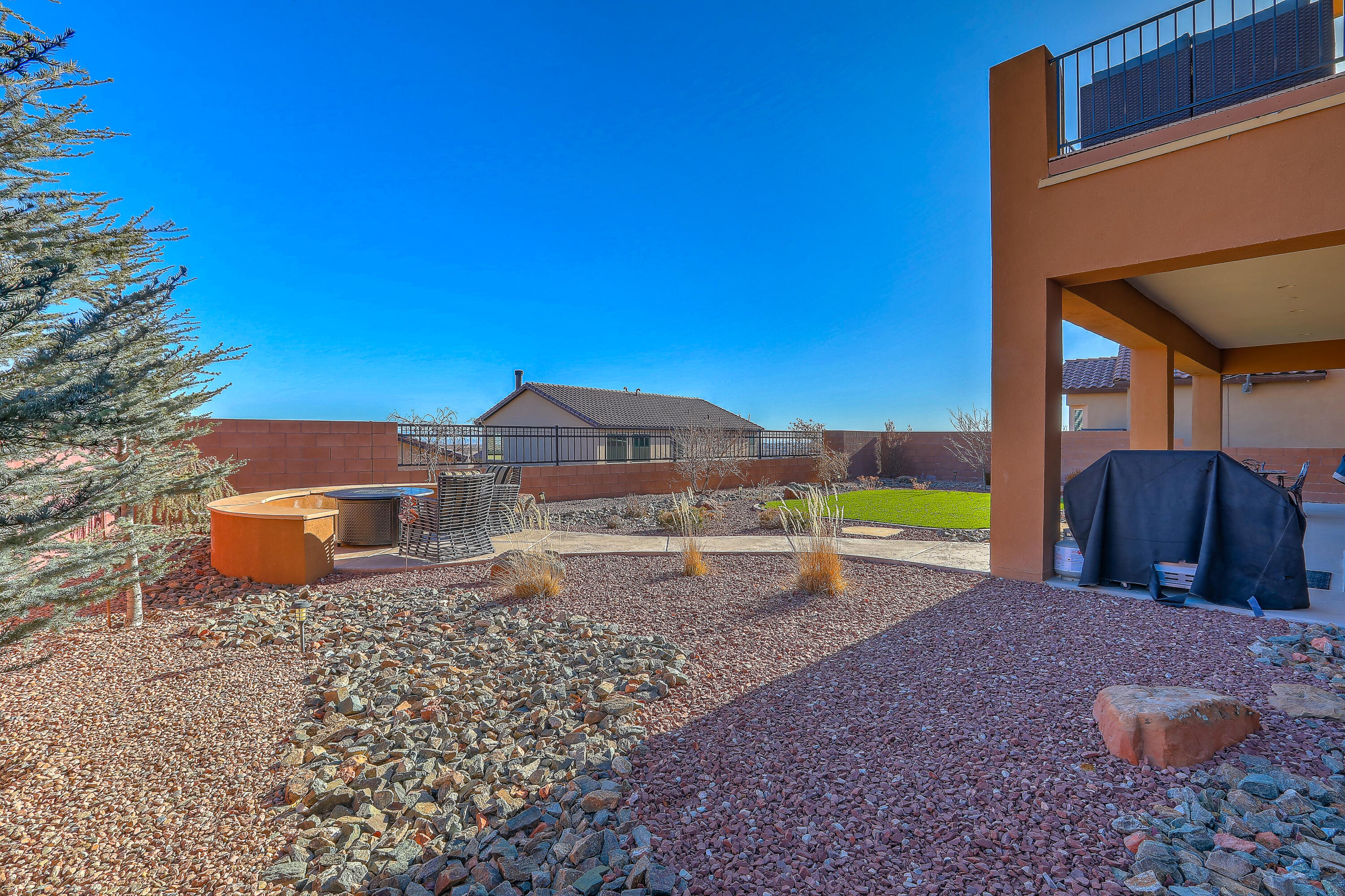 848 MESA ROJA Trail NE
